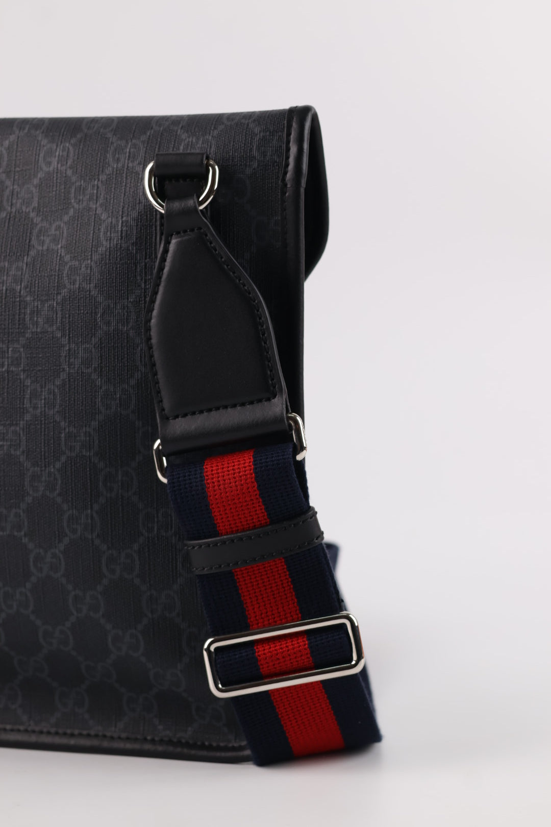 Gucci Messenger GG Supreme Small