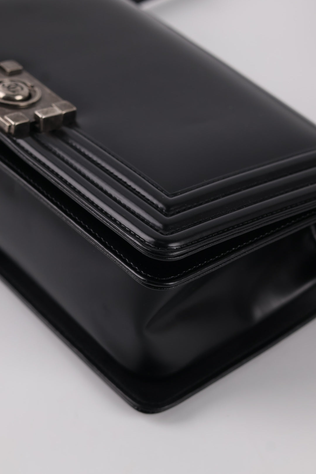 Chanel Boy Media in Pelle