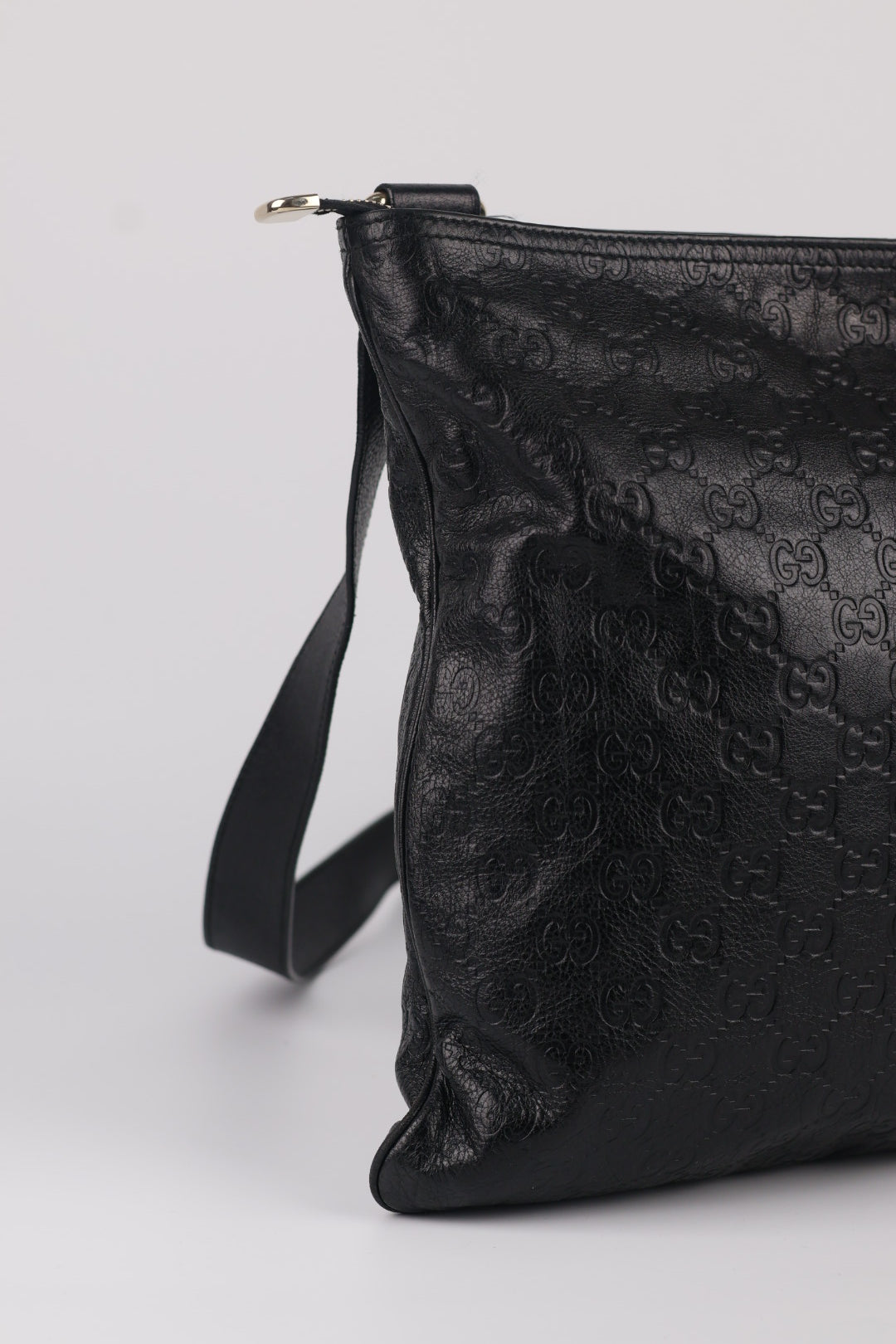 Gucci Messenger GG Signature