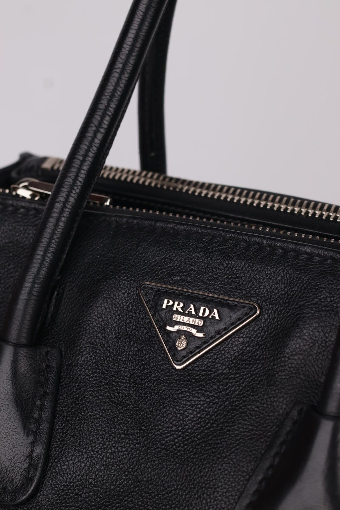 Prada Tote in Pelle Borchie