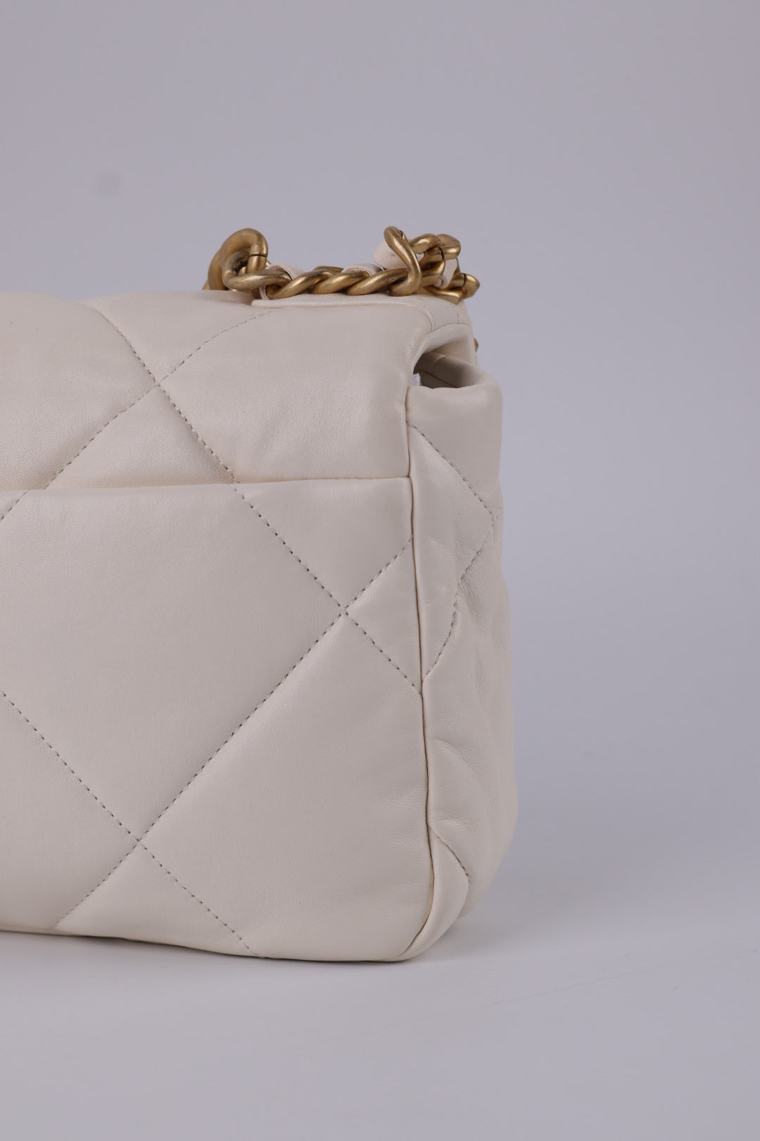 Chanel 19 in Pelle D’Agnello