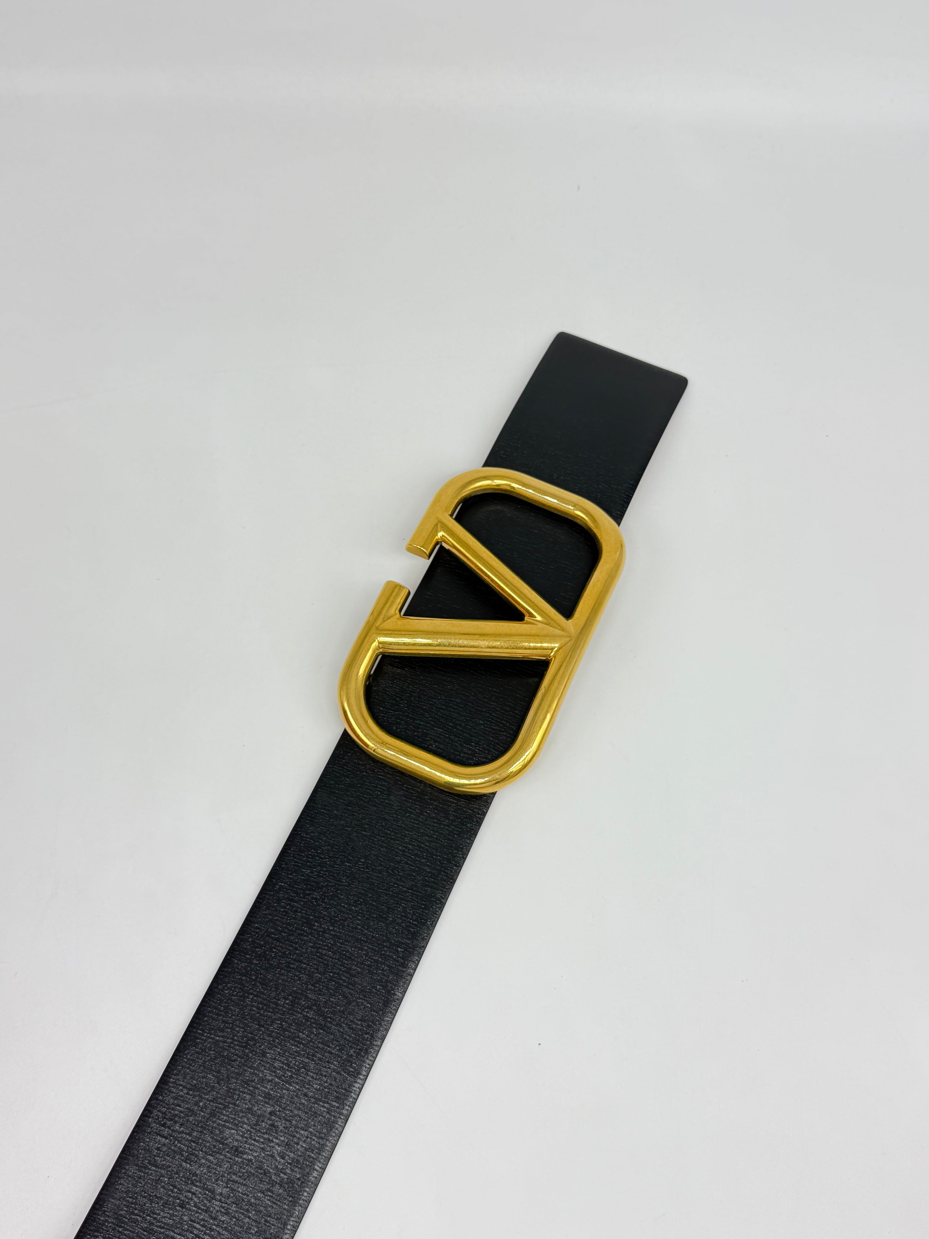 Valentino Cintura V Logo