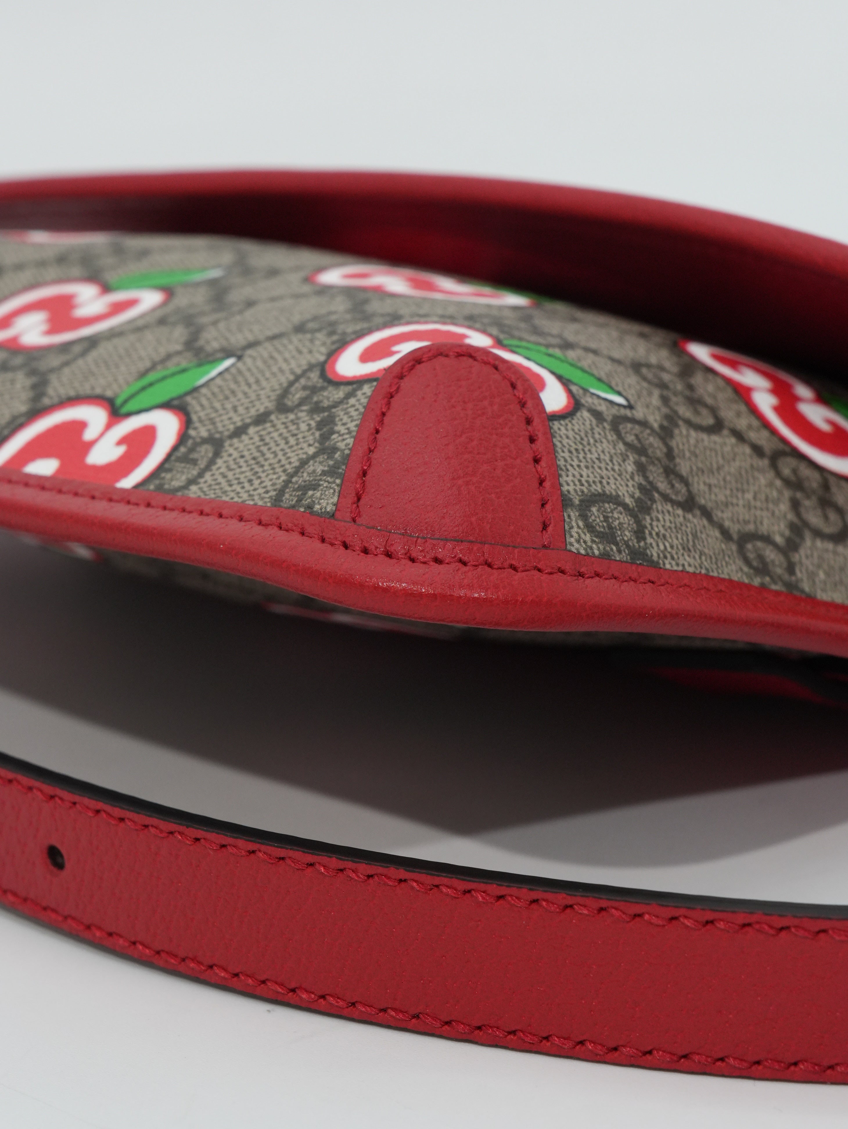 Gucci Marsupio Apple GG Supreme