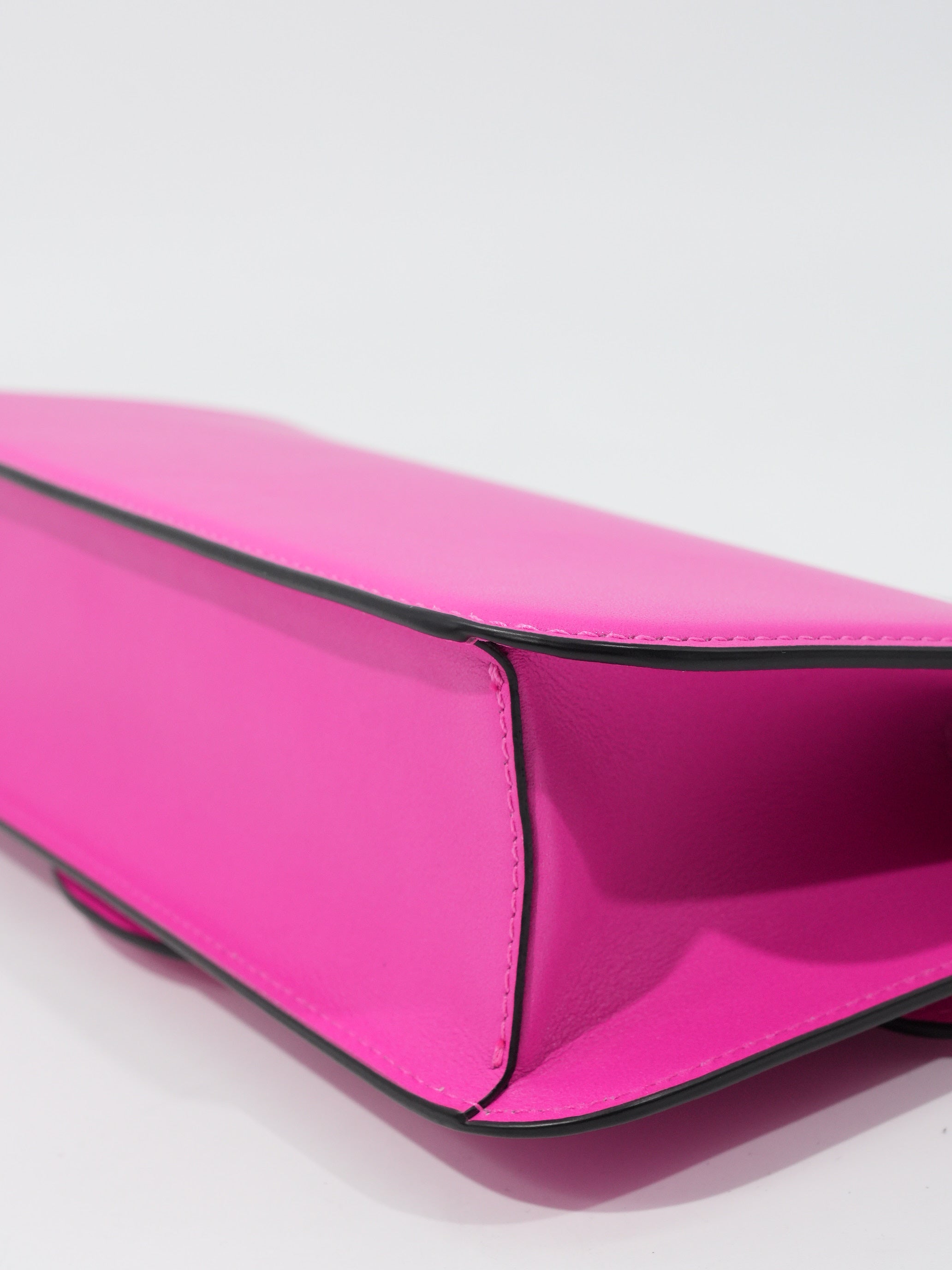 Valentino Locó Media