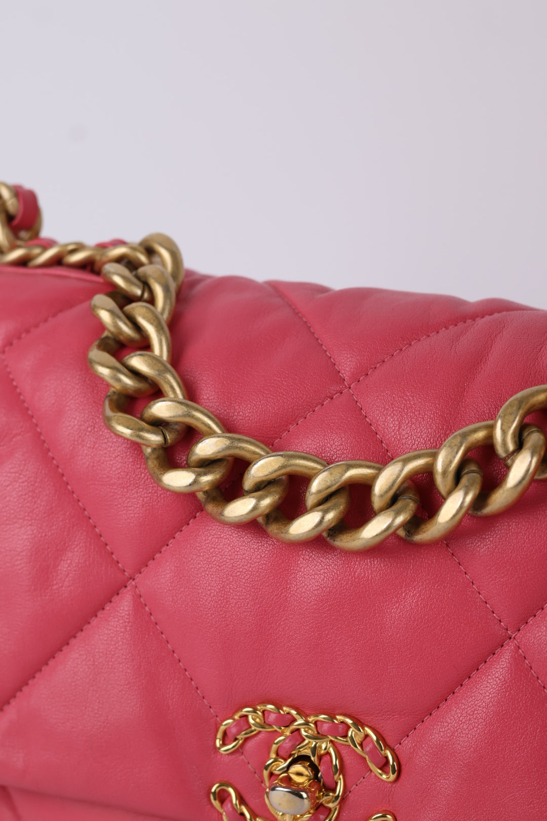 Chanel 19 Media in Pelle d’Agnello