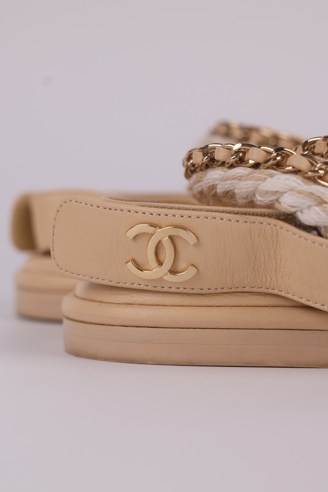 Chanel Sandali Gladiator con logo CC intrecciato