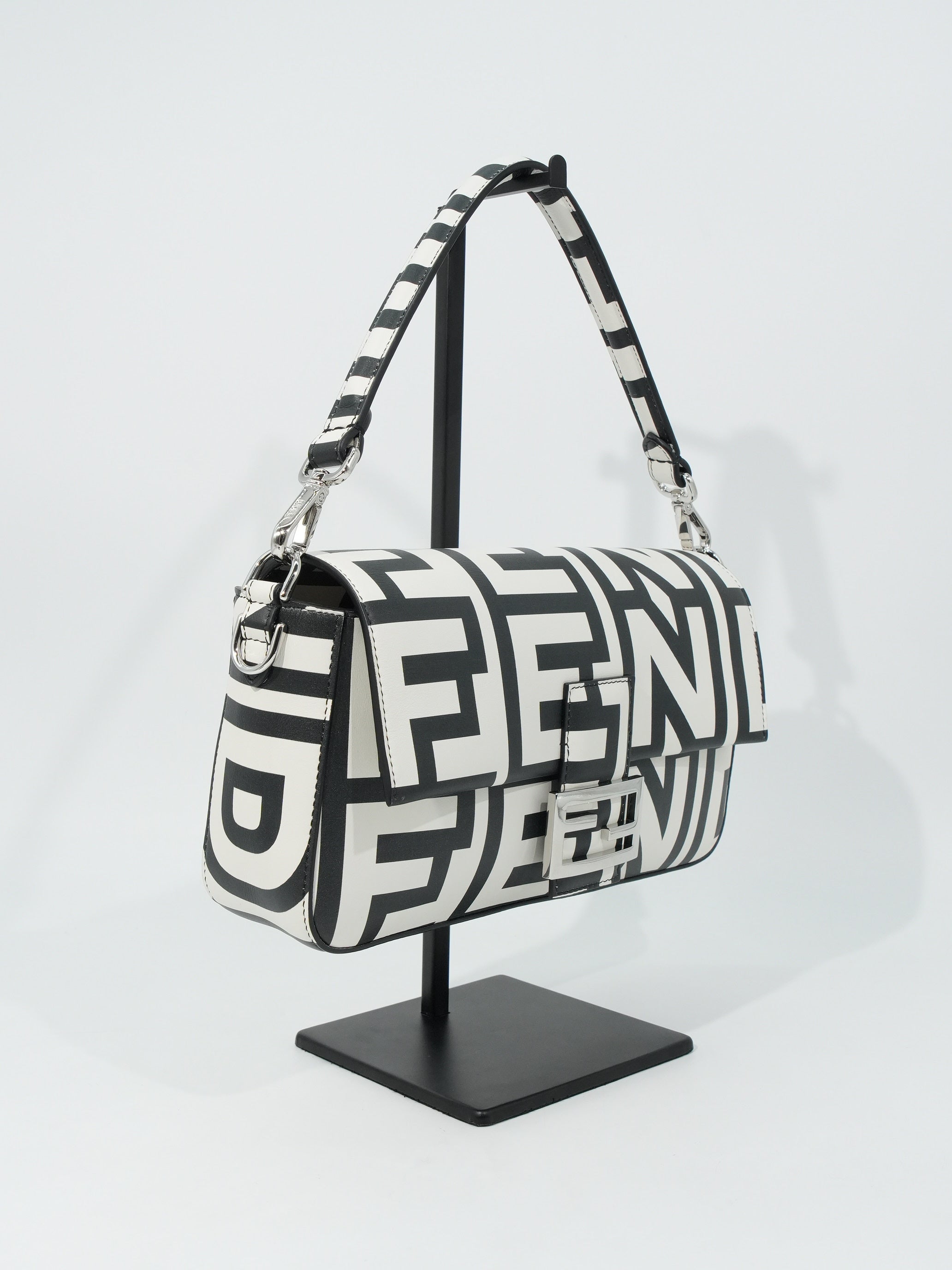 Fendi Baguette Media Marc Jacobs
