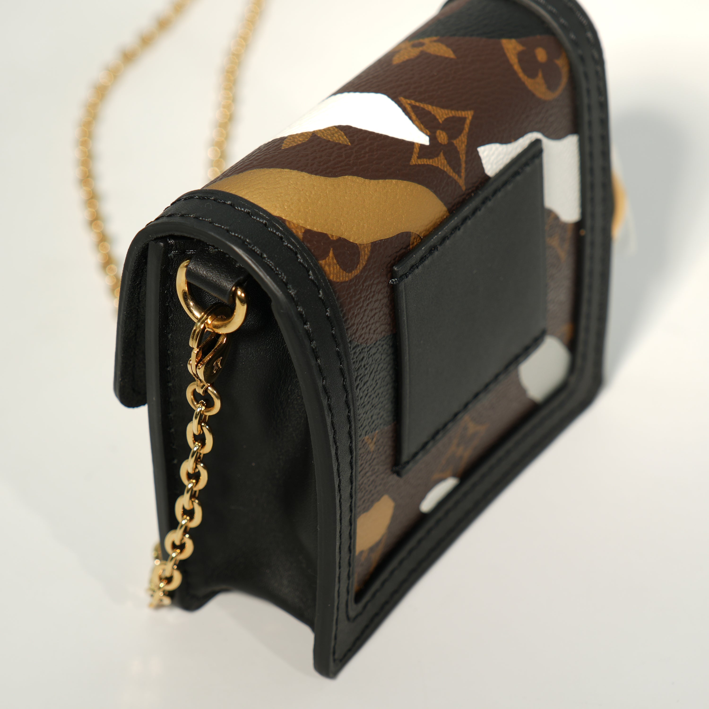 Louis Vuitton Marsupio Dauphine x LOL