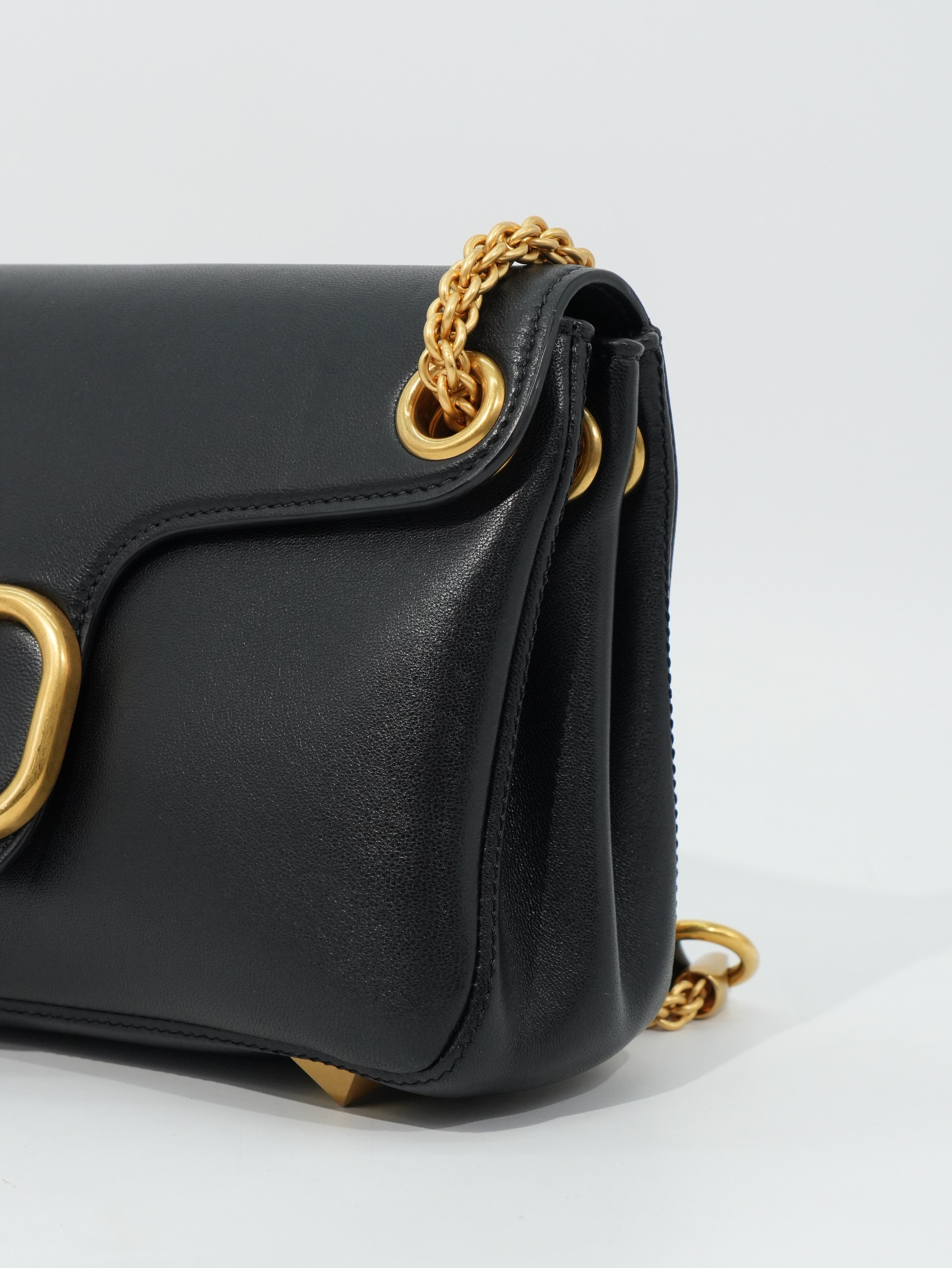 Valentino Stud Sign in Pelle