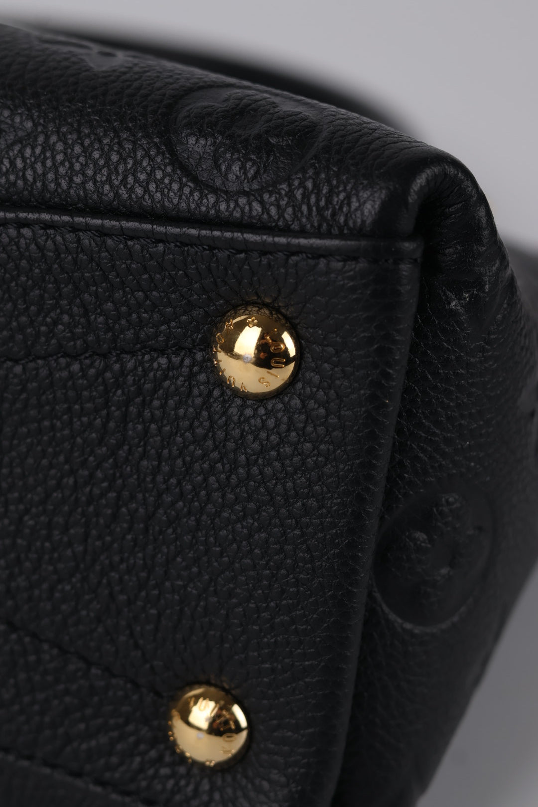 Louis Vuitton V Tote BB Empreinte
