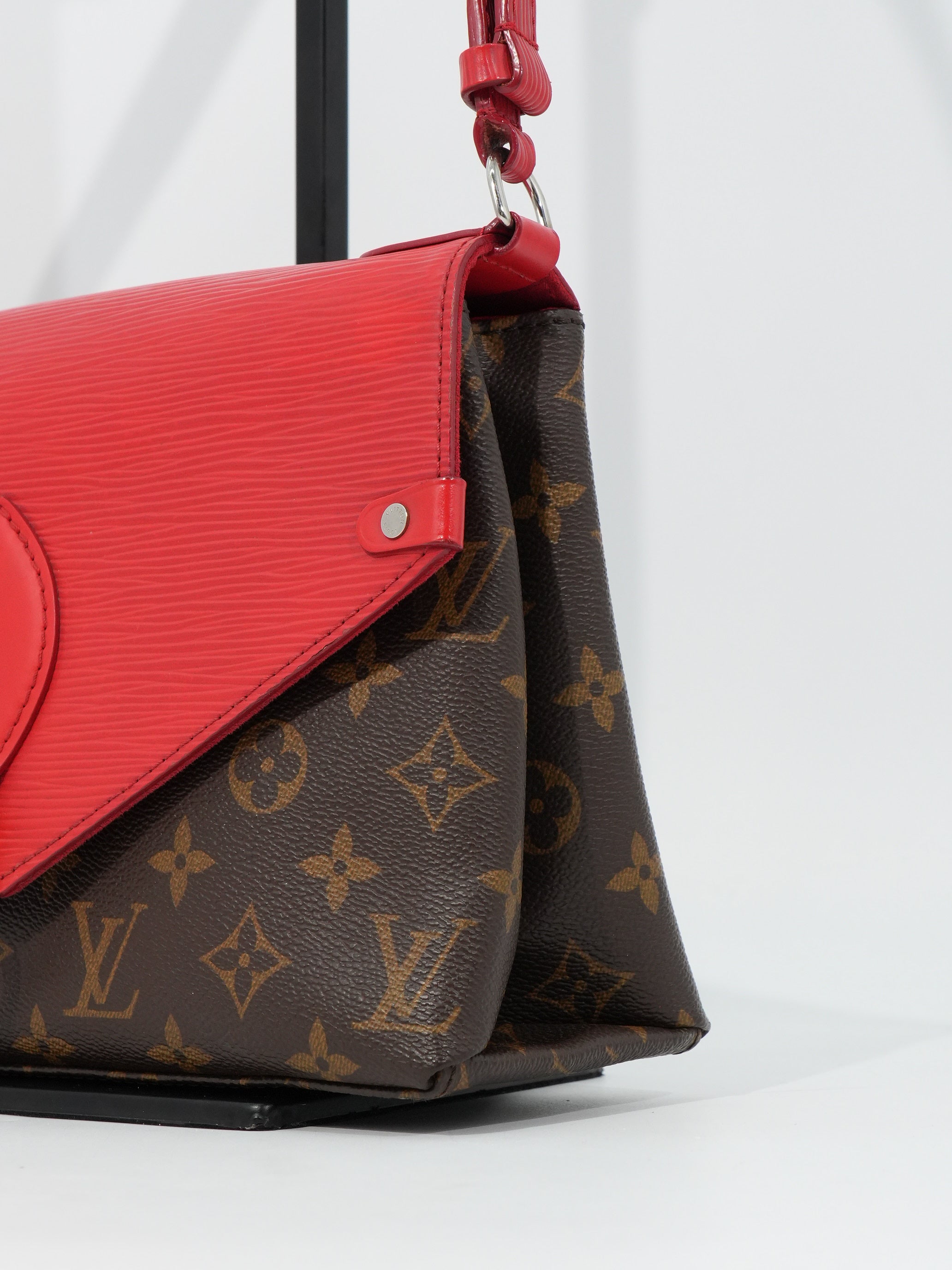 Louis Vuitton Saint Michel