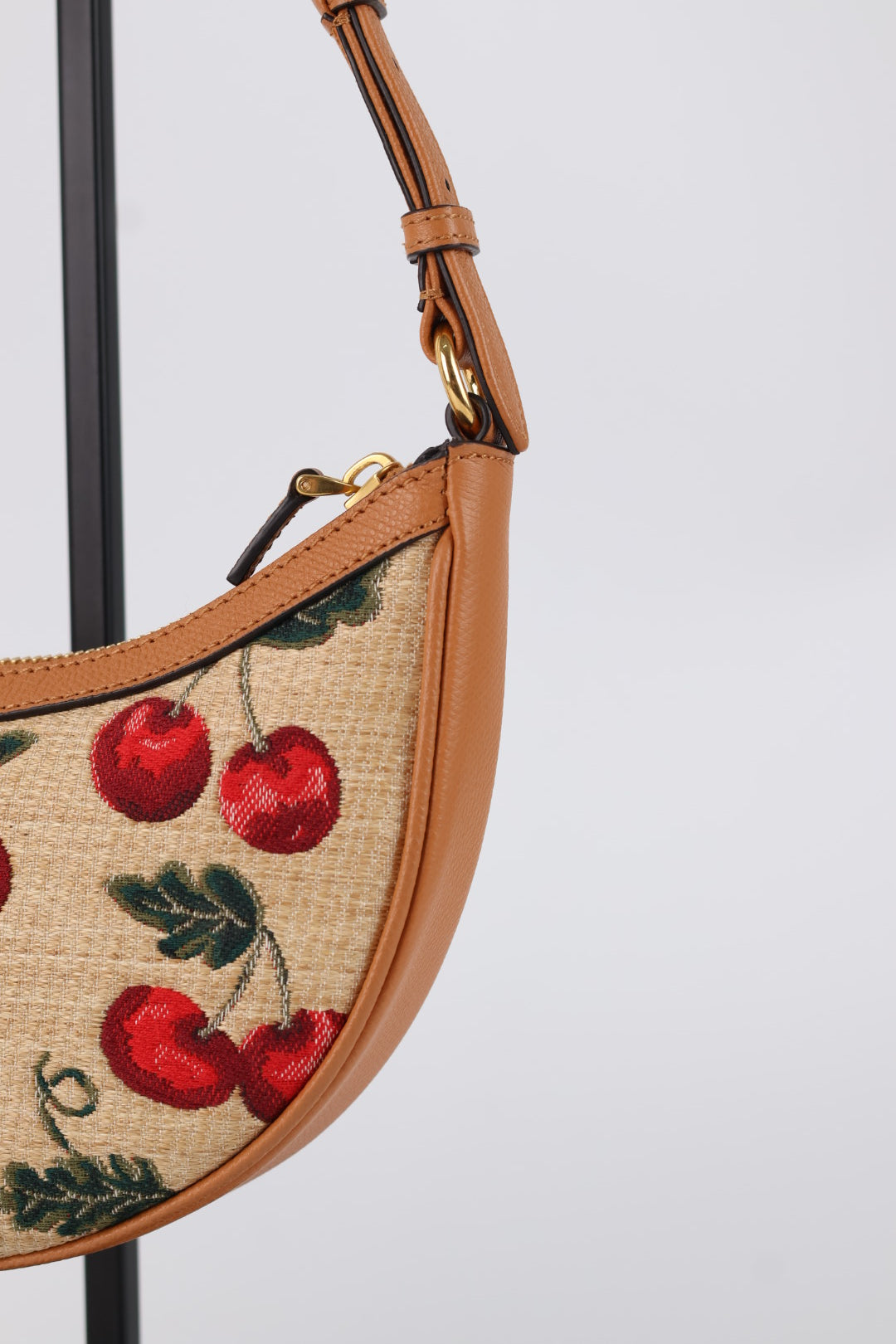 Valentino Hobo Bag con Ciliegie
