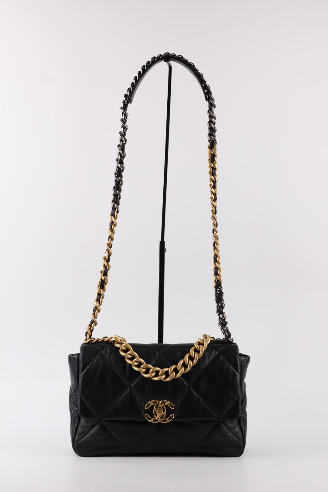 Chanel 19 Media in Pelle