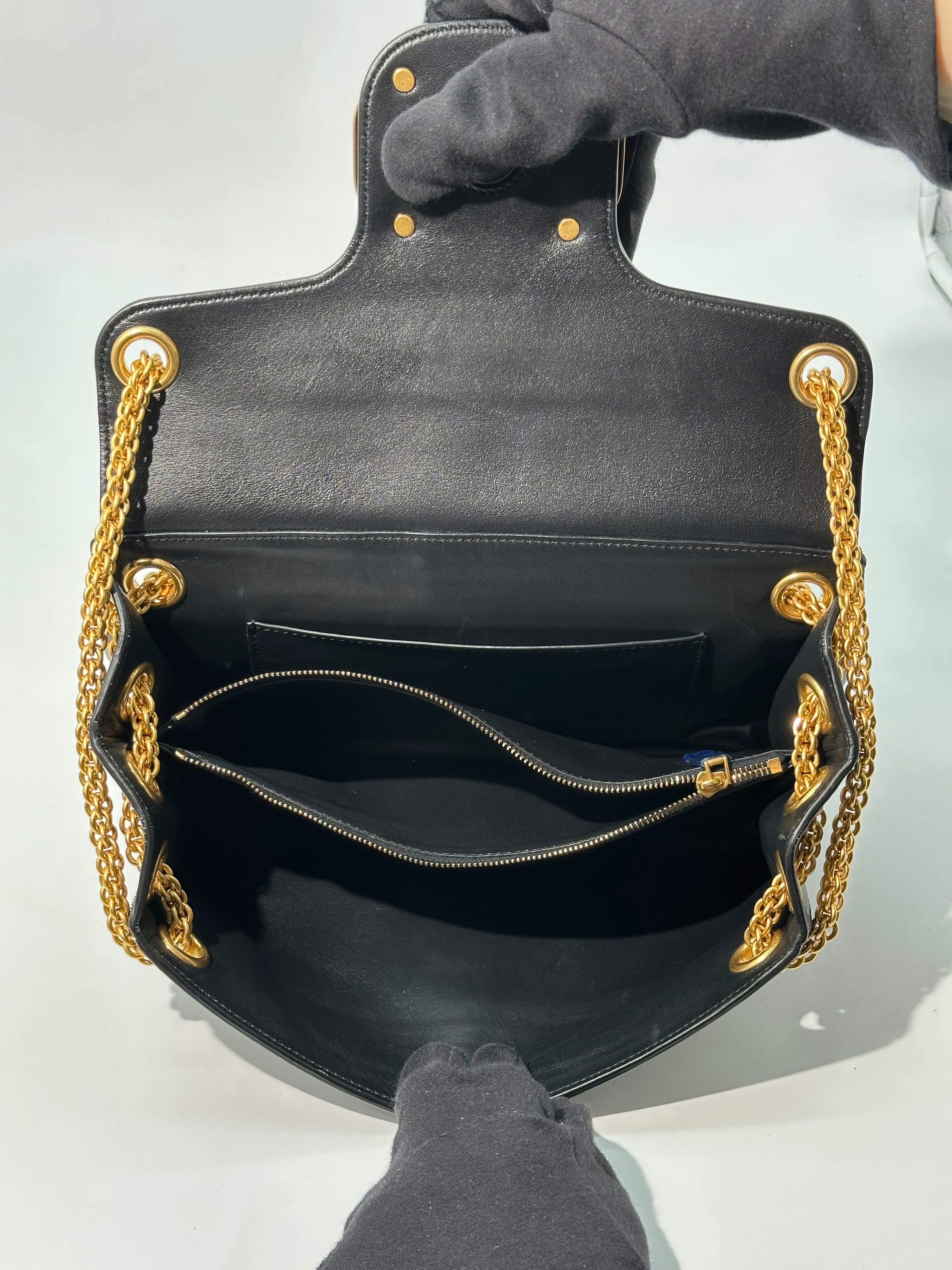 Valentino Stud Sign in Pelle