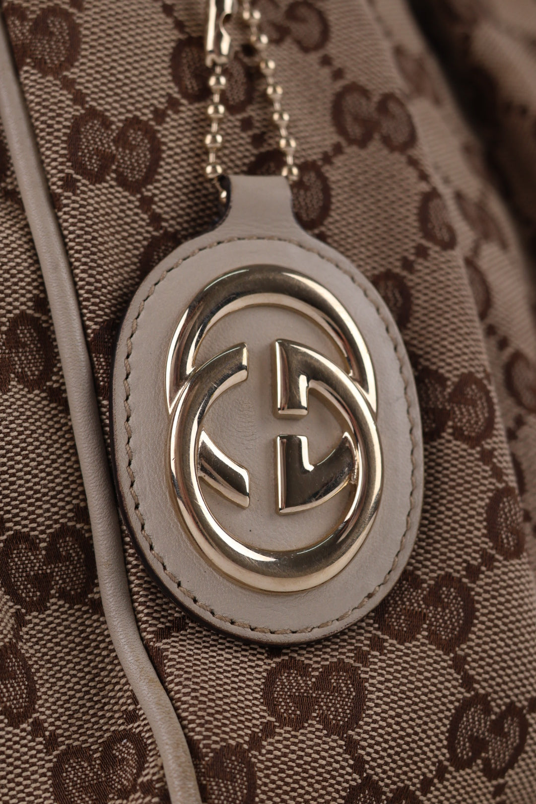 Gucci Sukey Small GG Wave