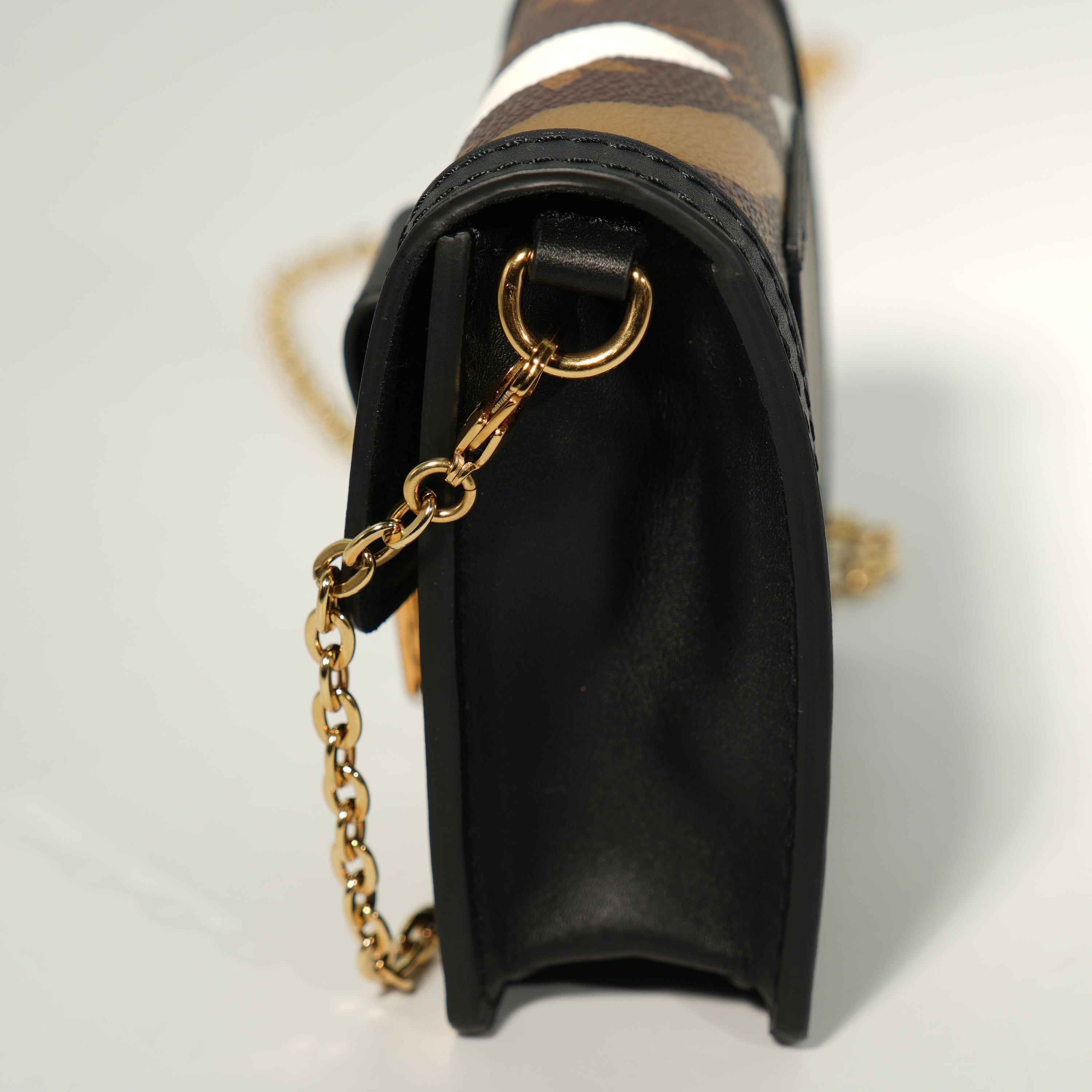 Louis Vuitton Marsupio Dauphine x LOL