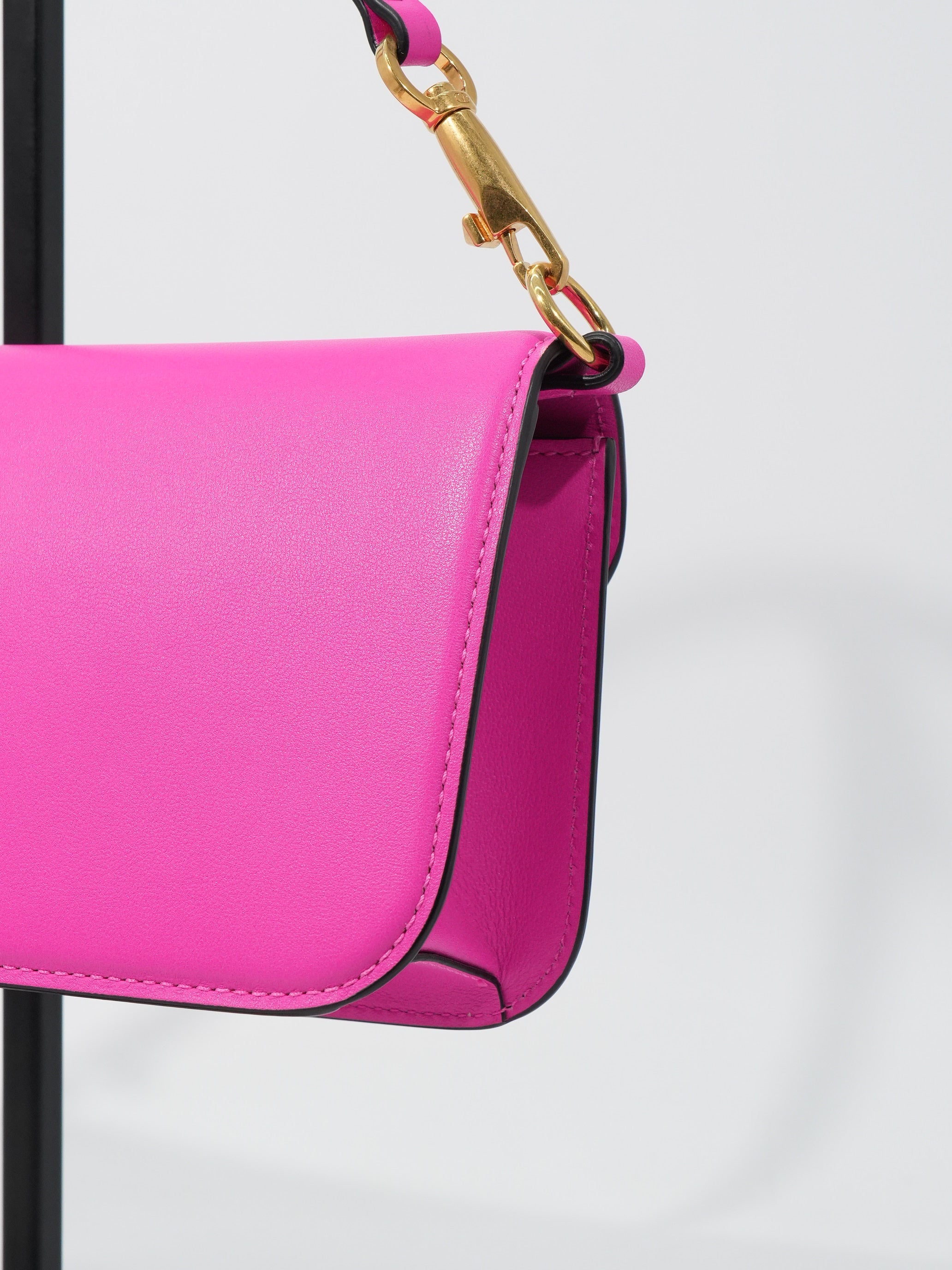 Valentino Locó Media