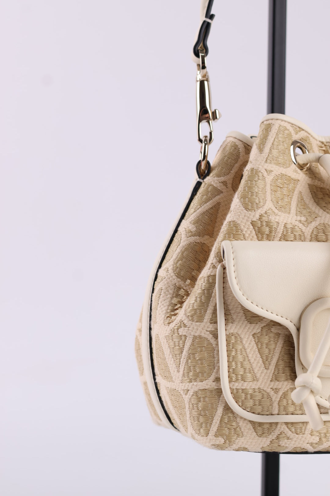 Valentino Bucket Locò Iconographe