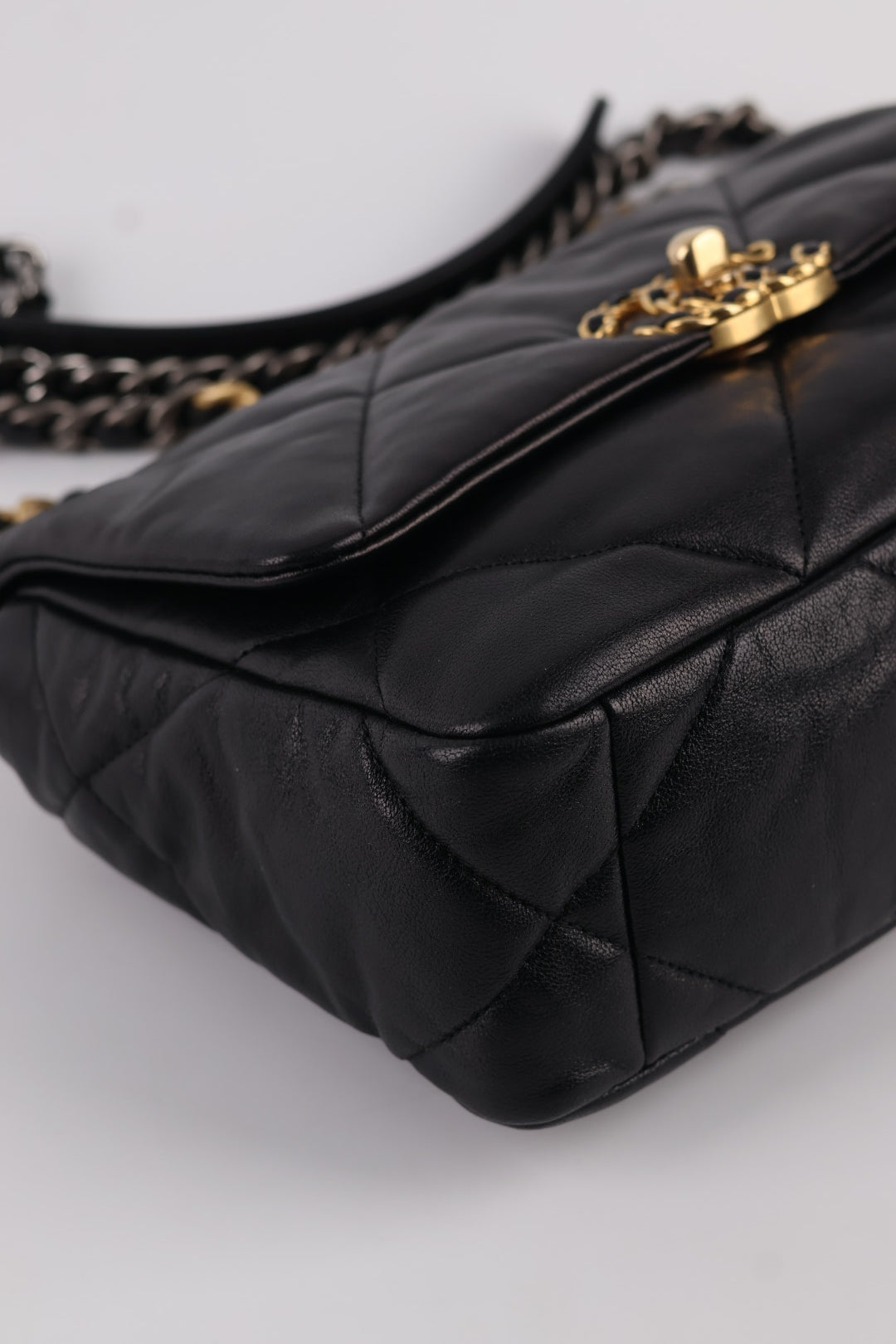 Chanel 19 in Pelle