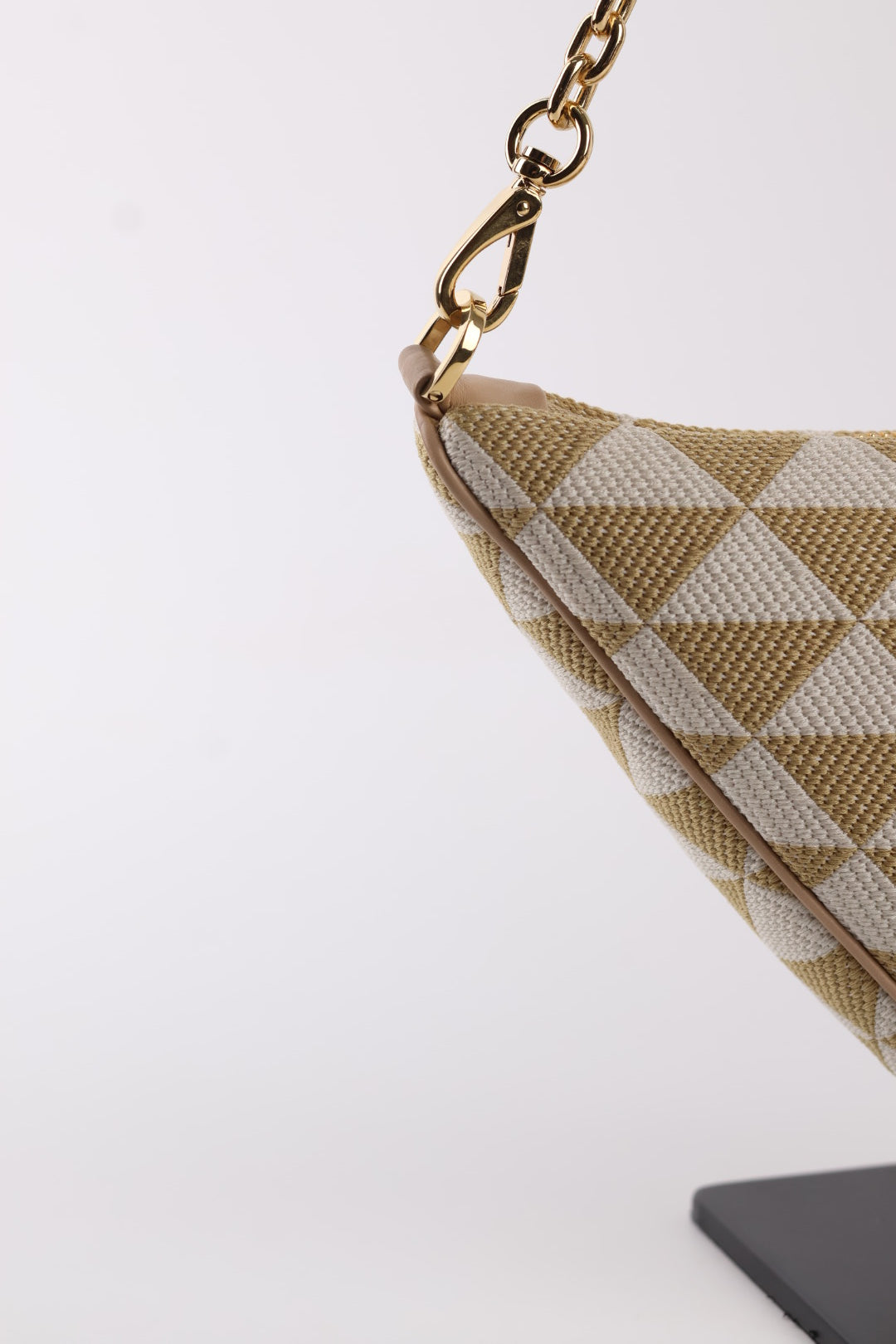 Prada Traingle Symbole