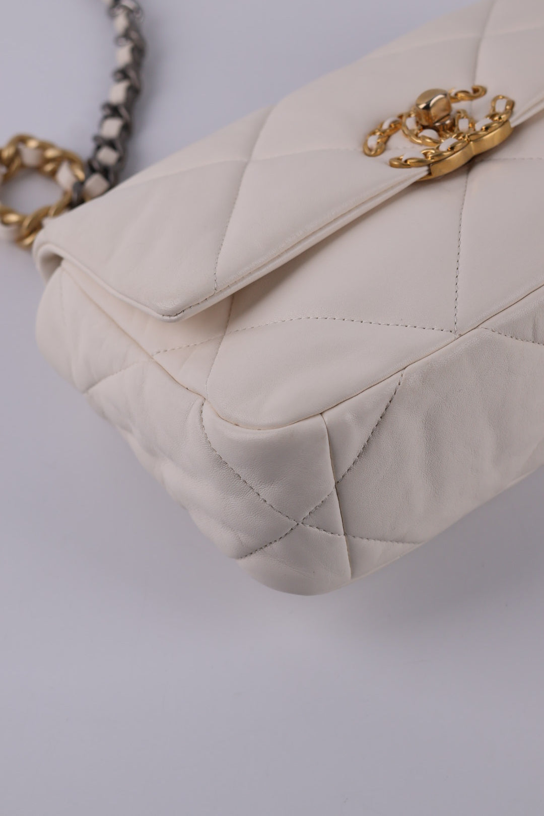 Chanel 19 in Pelle D’Agnello