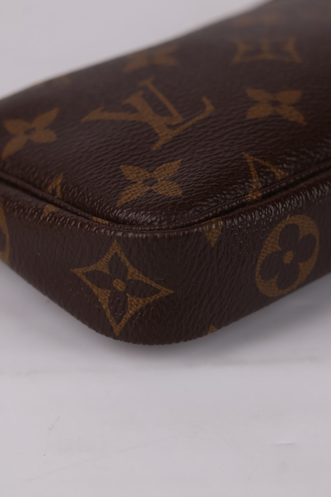 Louis Vuitton Mini Accessoires Monogram