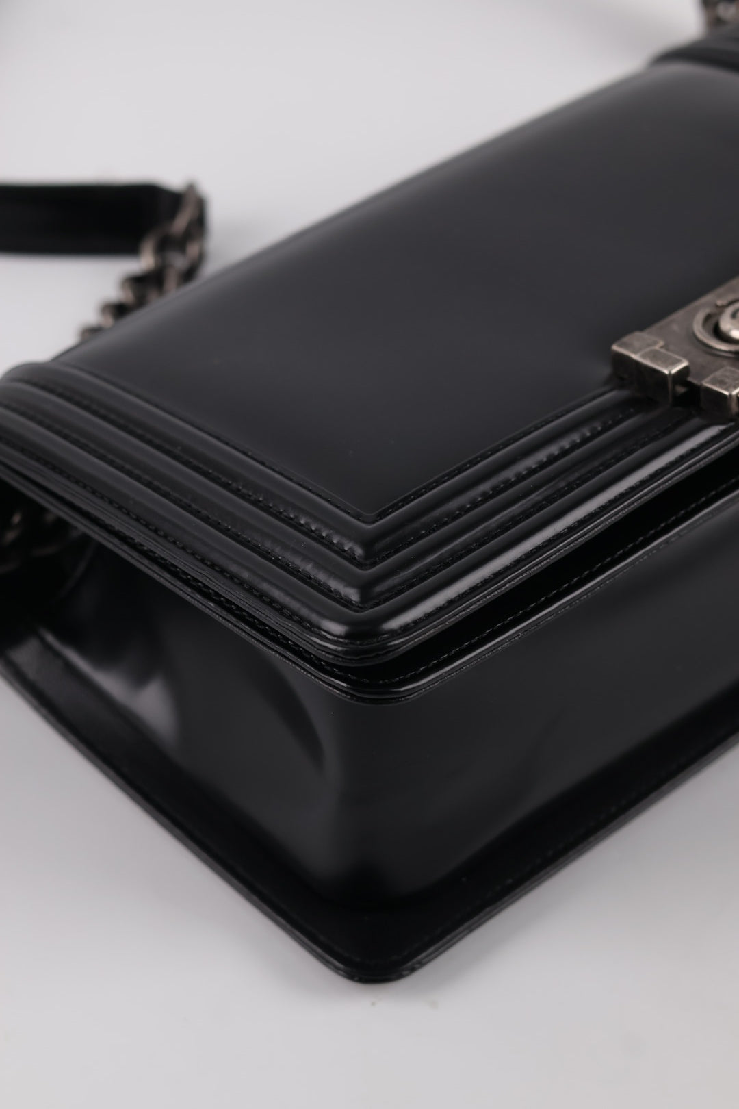 Chanel Boy Media in Pelle