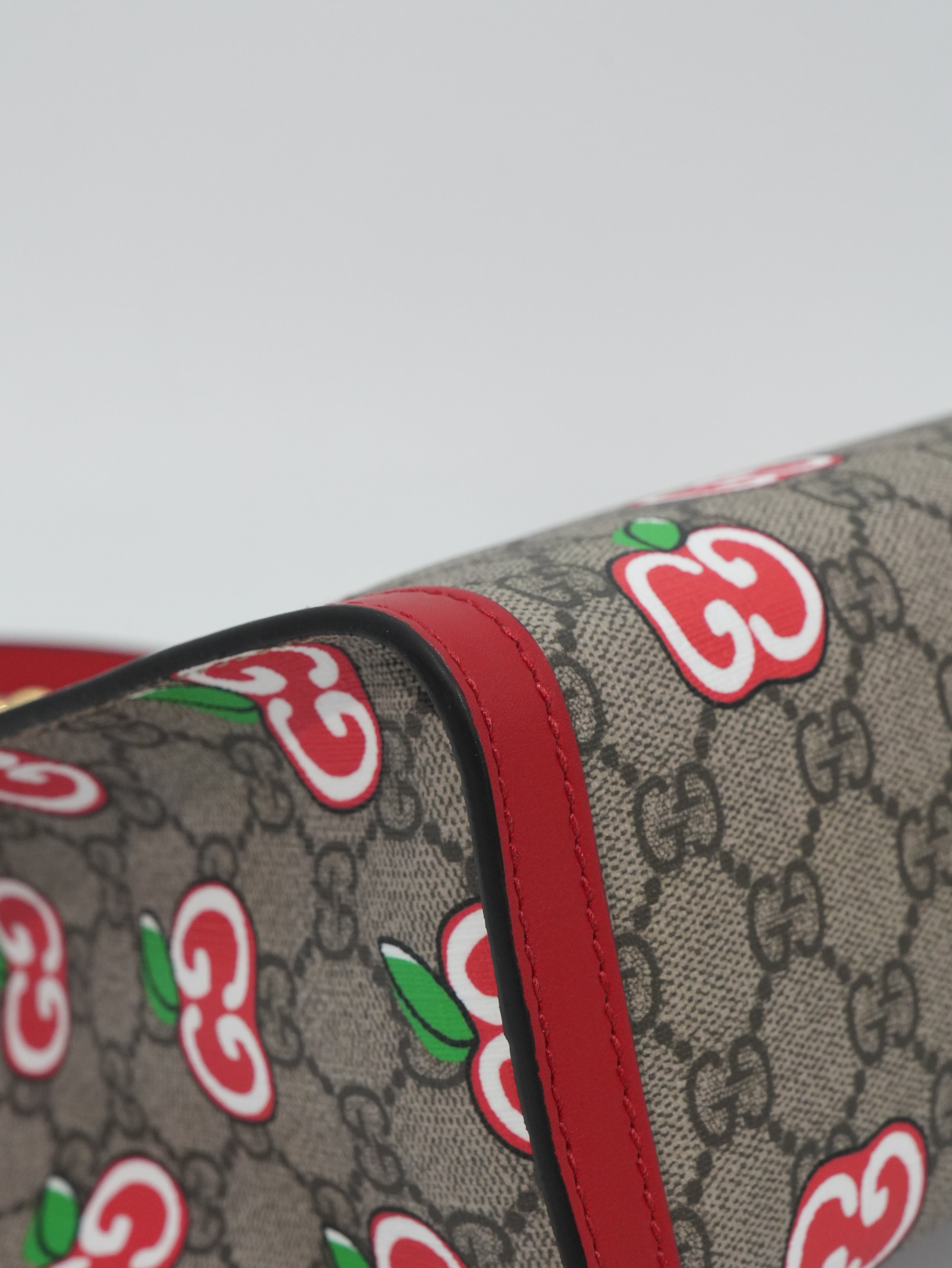 Gucci Padlock Apple Small