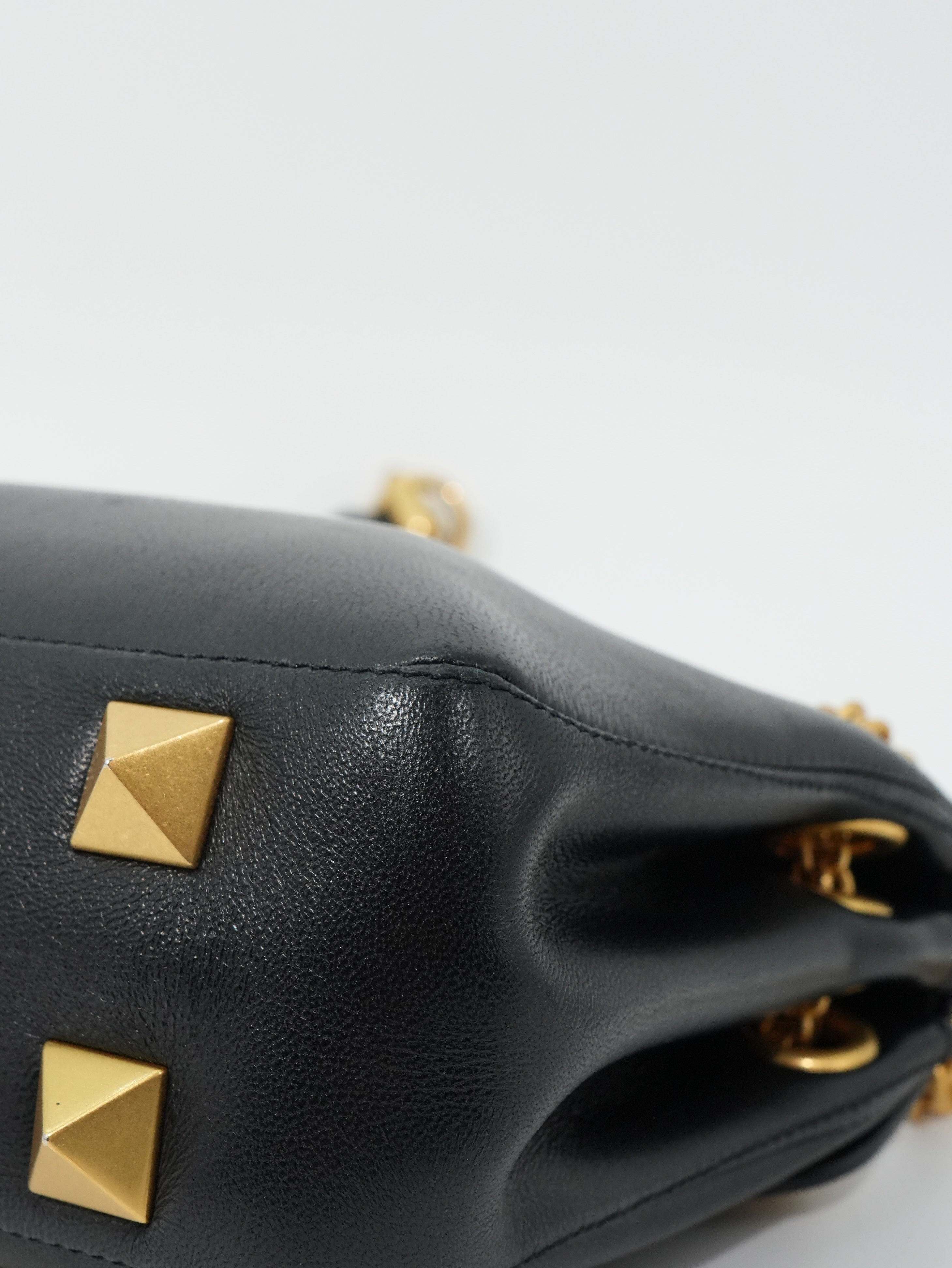 Valentino Stud Sign in Pelle