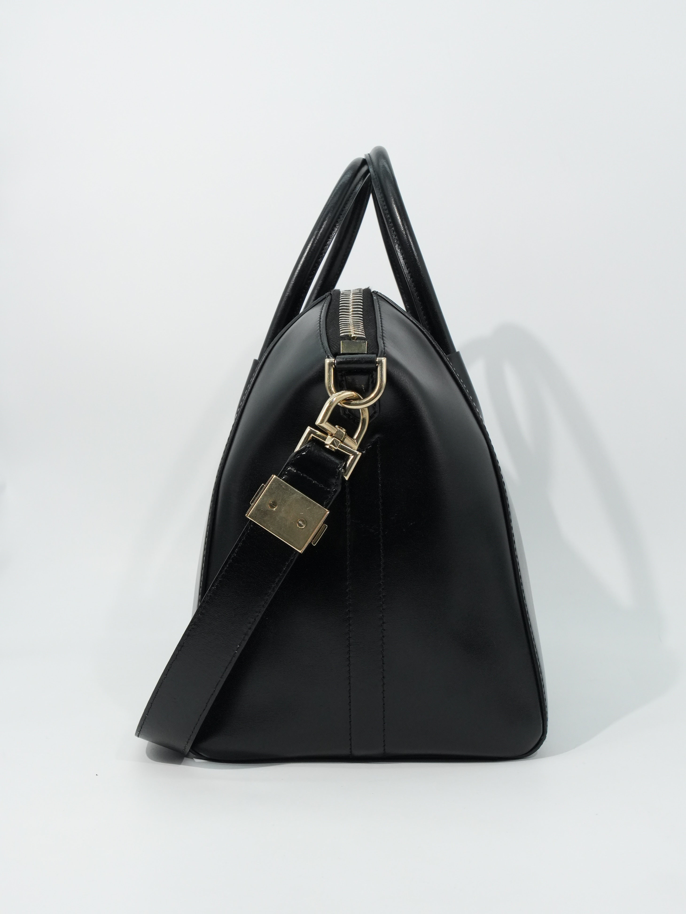 Givenchy Antigona Media