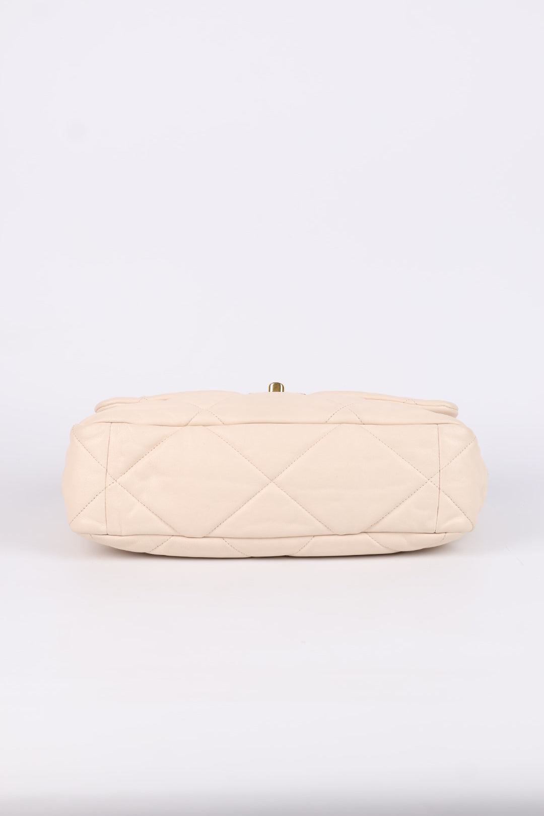 Chanel 19 Media in Pelle