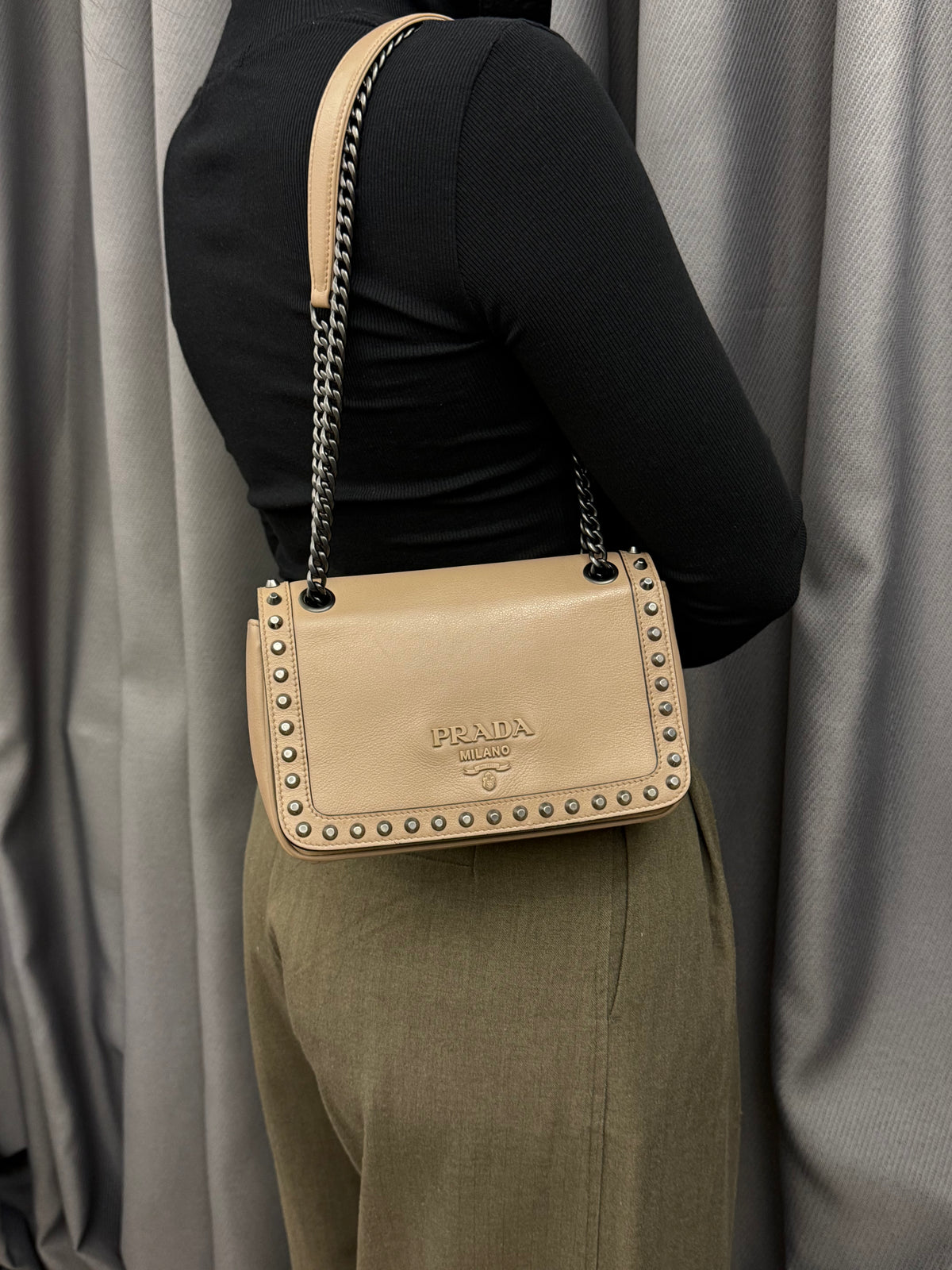 Prada Pattina Borchie in Pelle