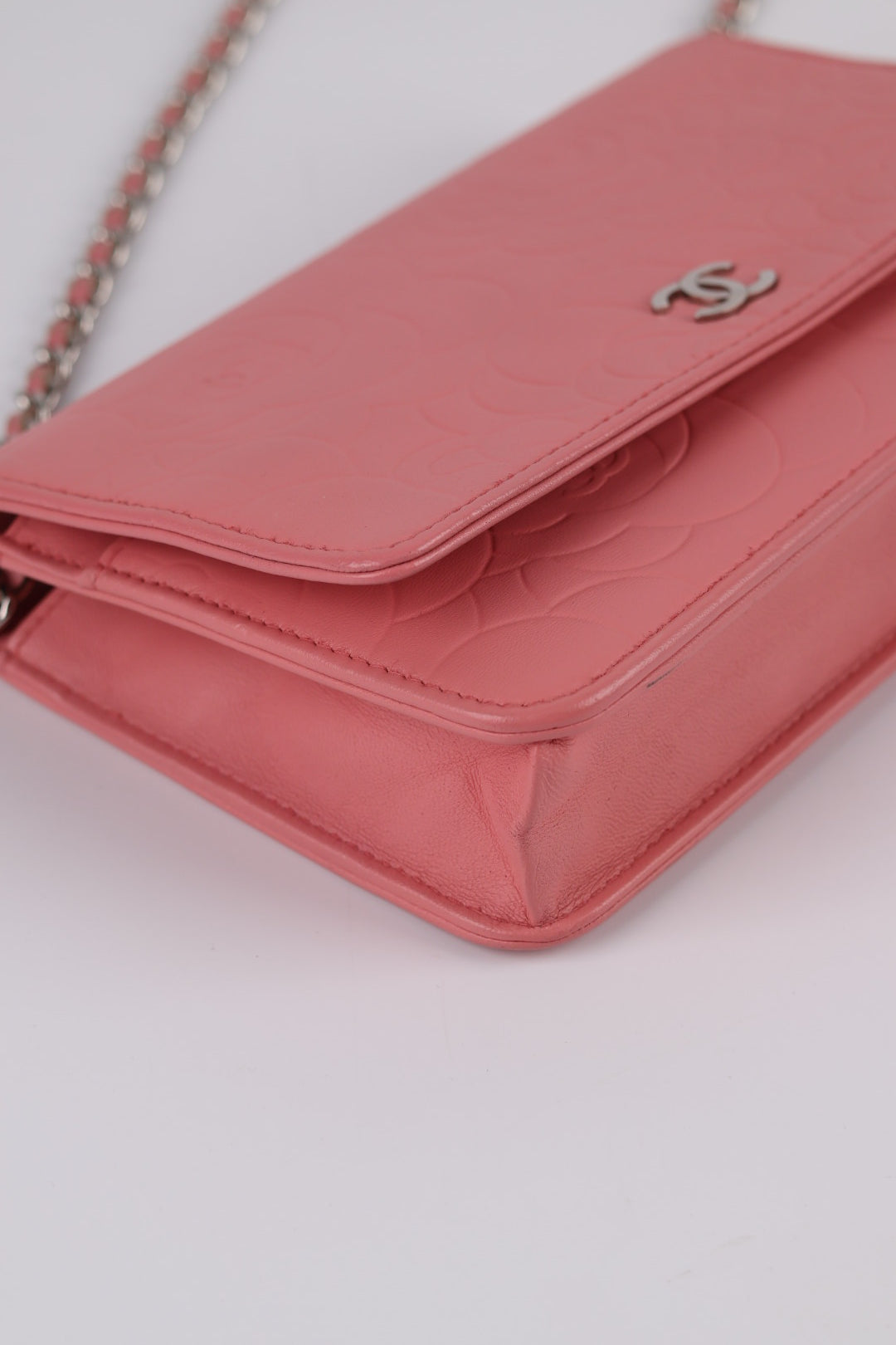 Chanel Woc Camelia in Pelle