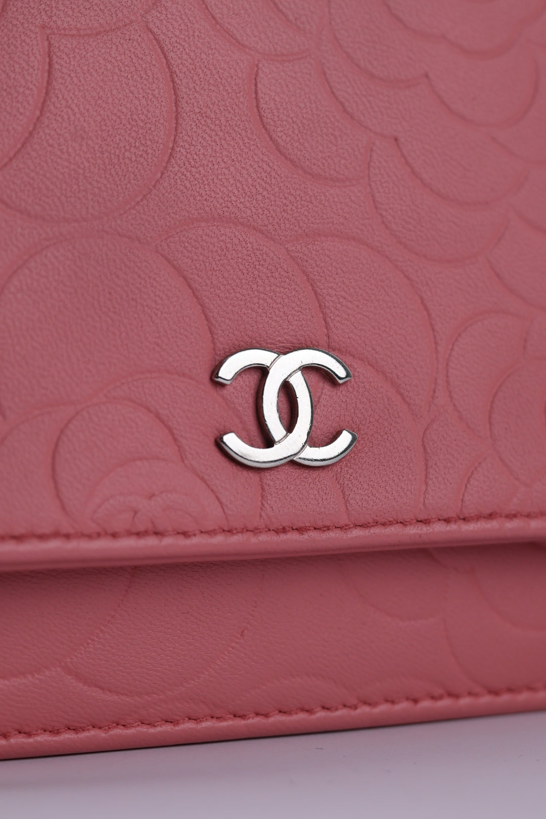 Chanel Woc Camelia in Pelle