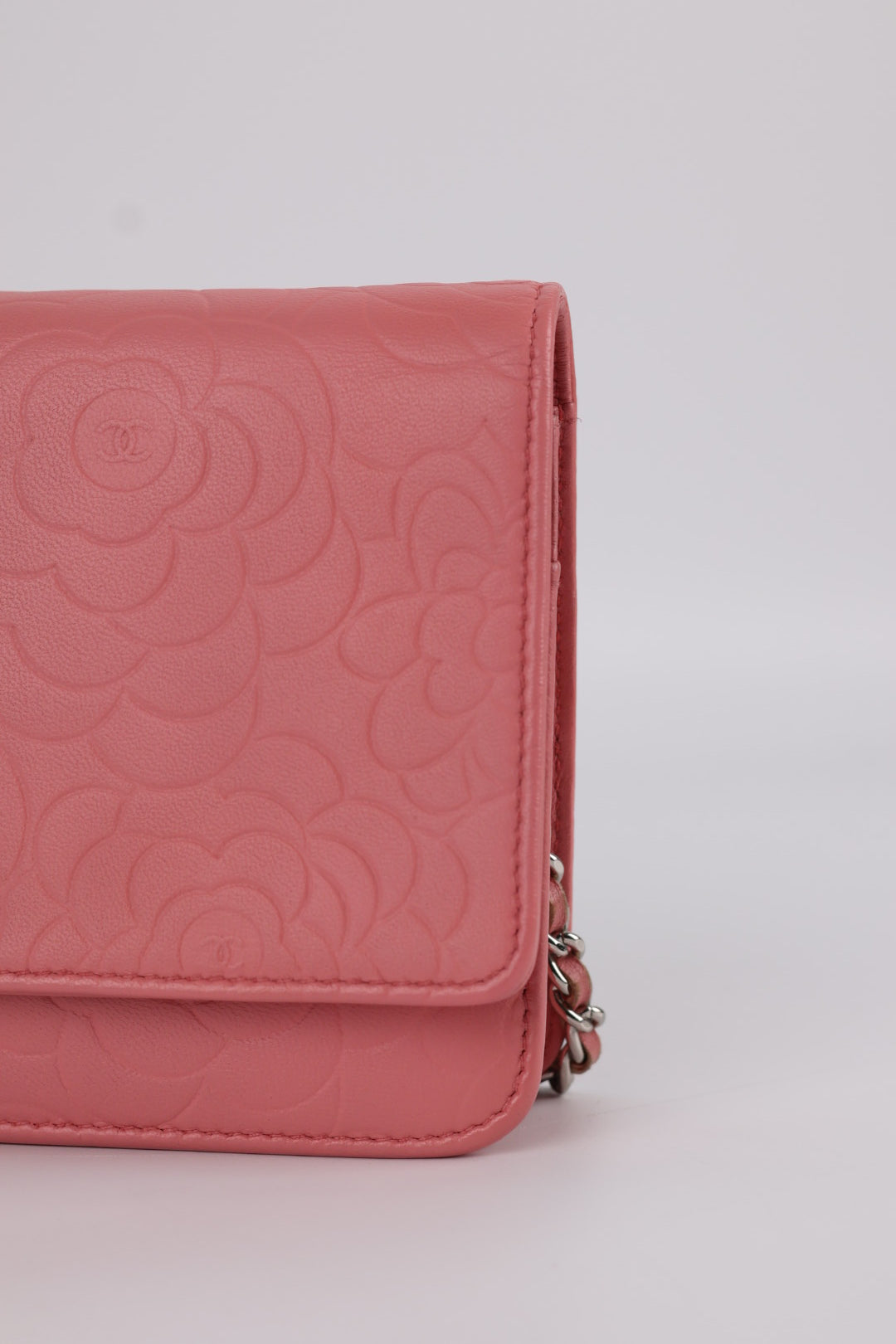 Chanel Woc Camelia in Pelle