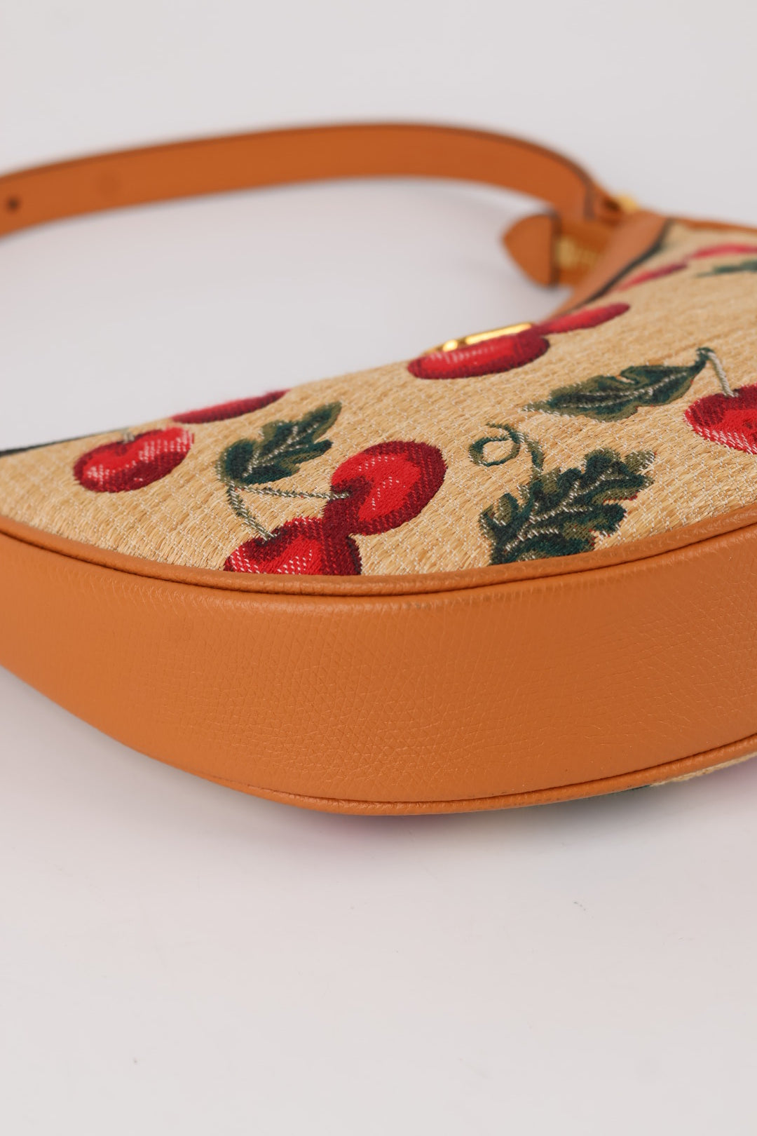 Valentino Hobo Bag con Ciliegie