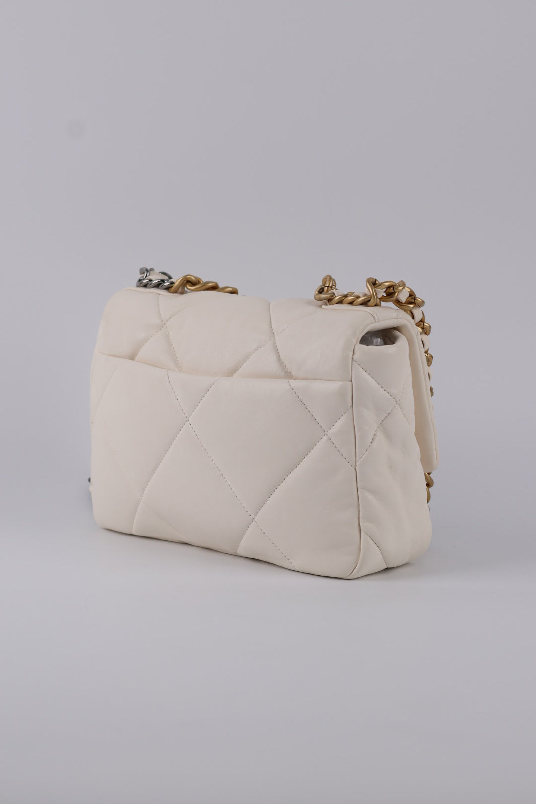 Chanel 19 in Pelle D’Agnello