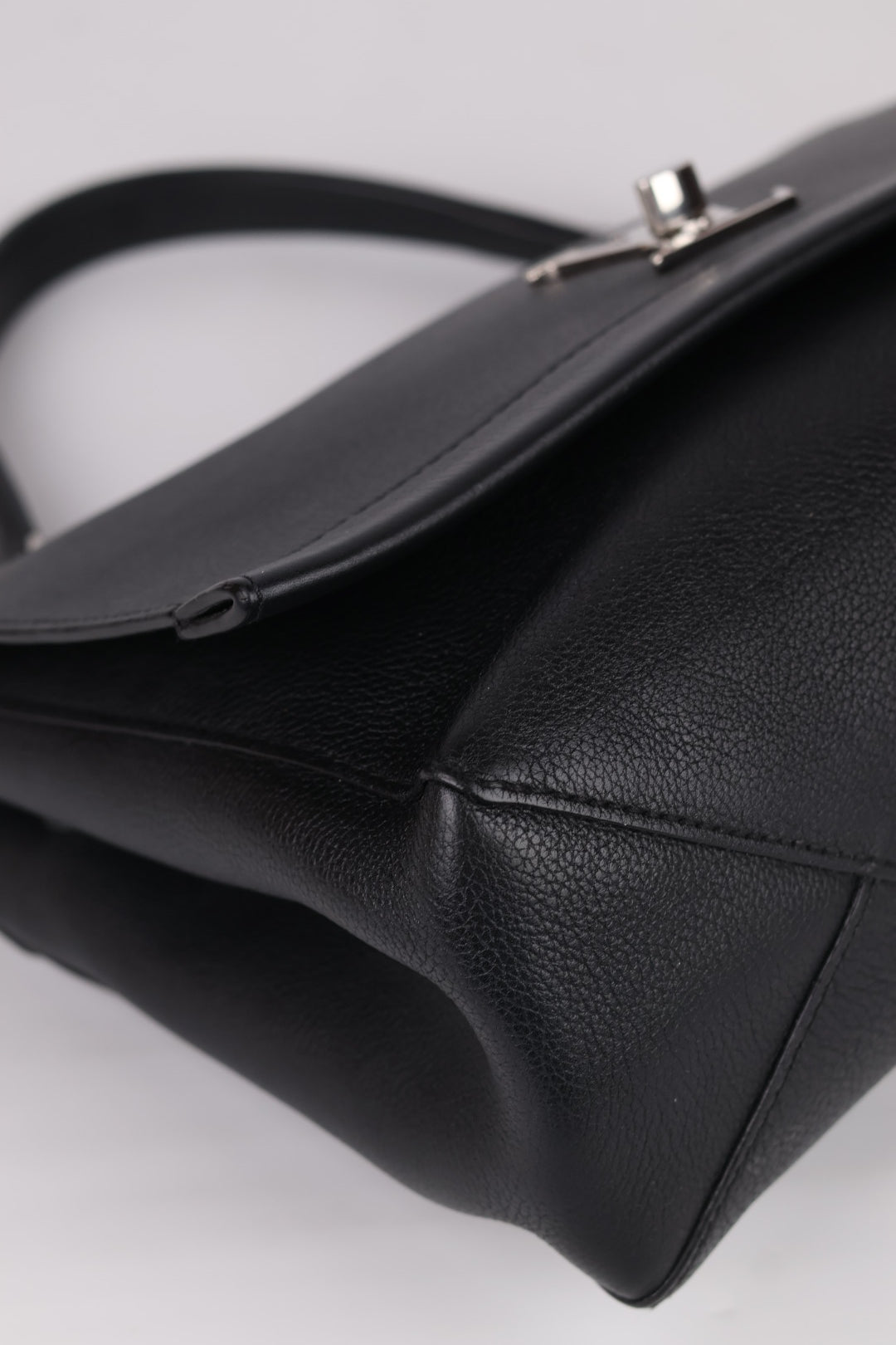 Louis Vuitton Lockme Handle in Pelle