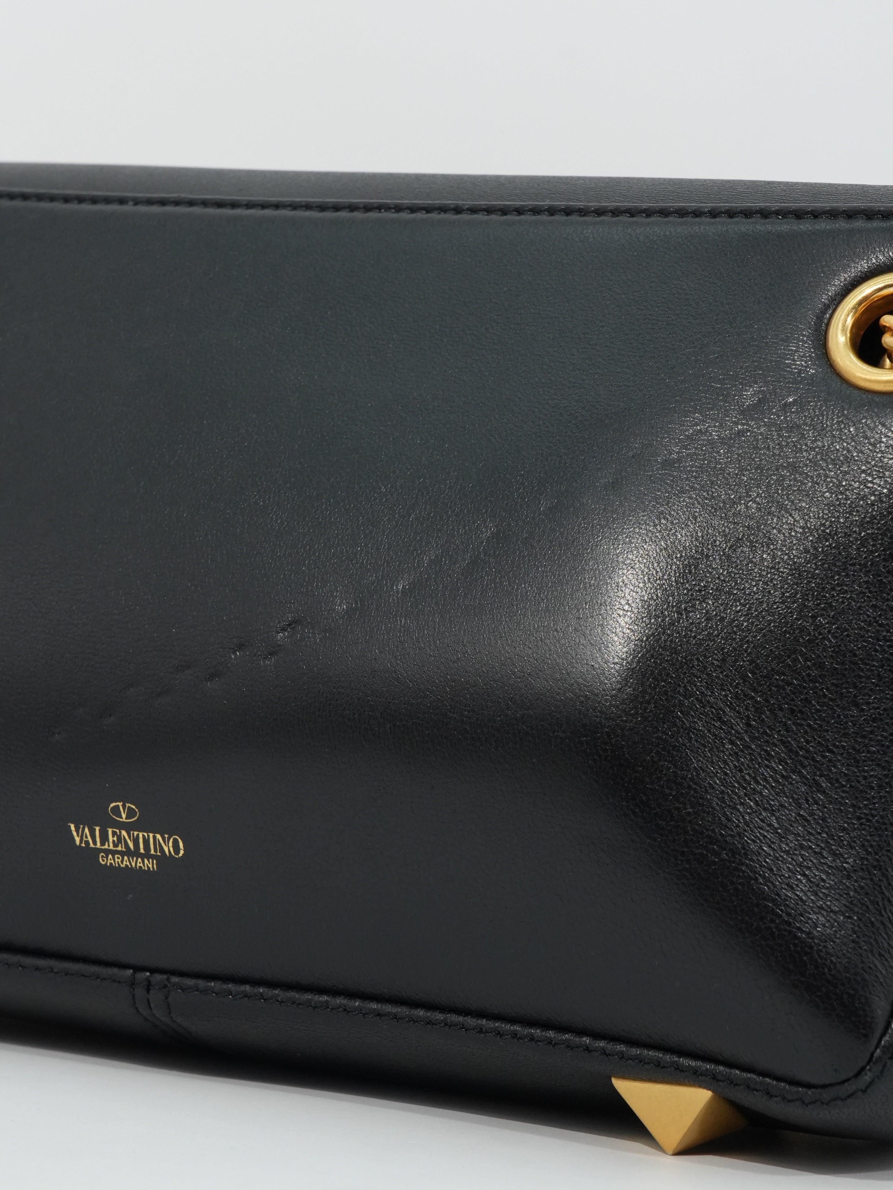 Valentino Stud Sign in Pelle