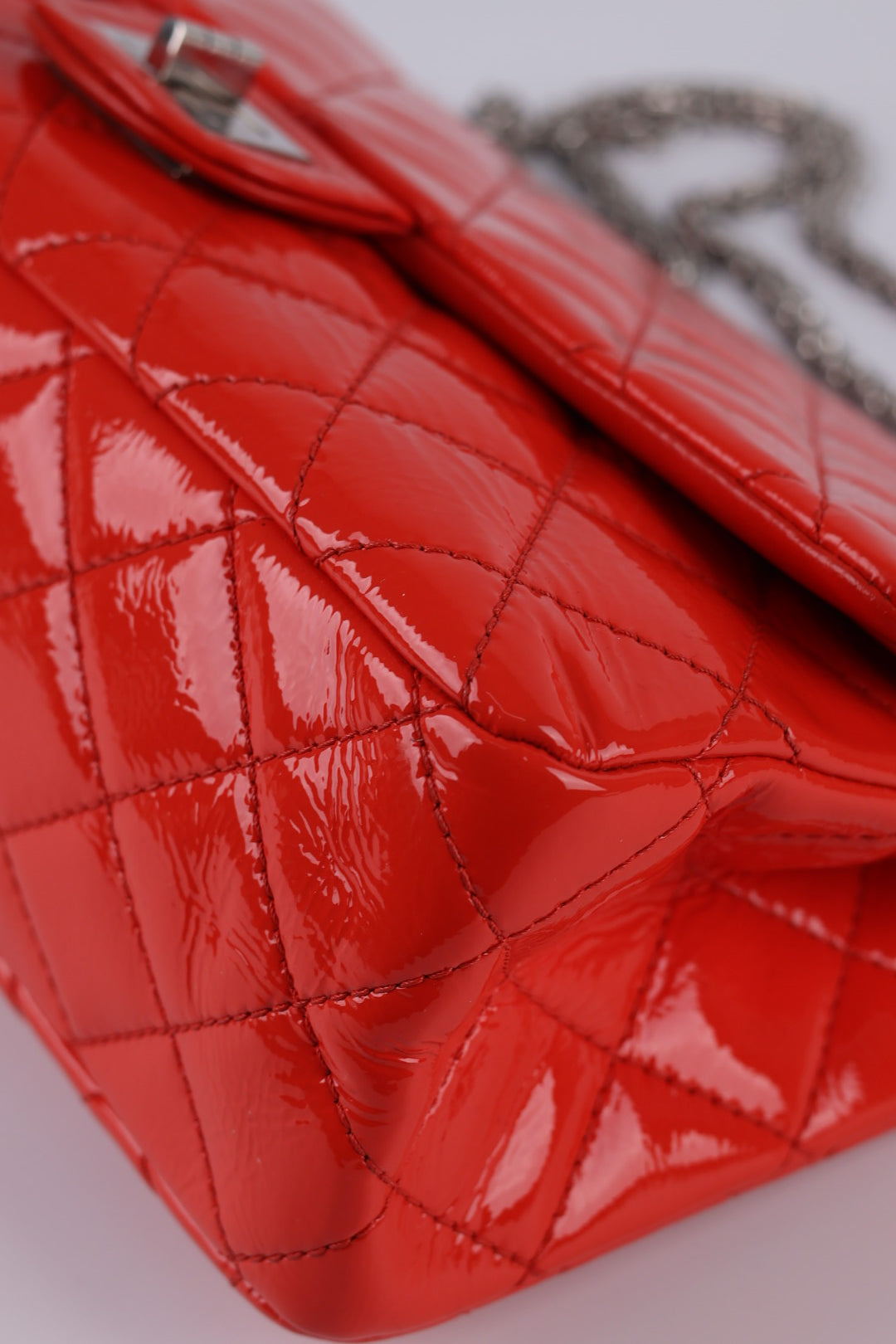 Chanel 2.55 Reissue Grande Vernis