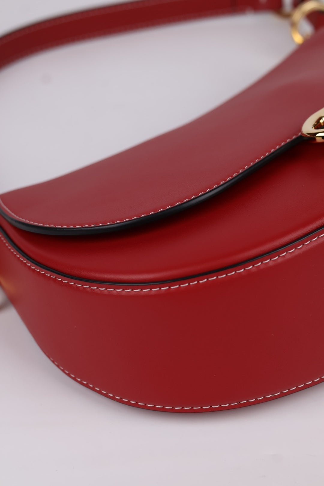 Valentino Ohval in pelle