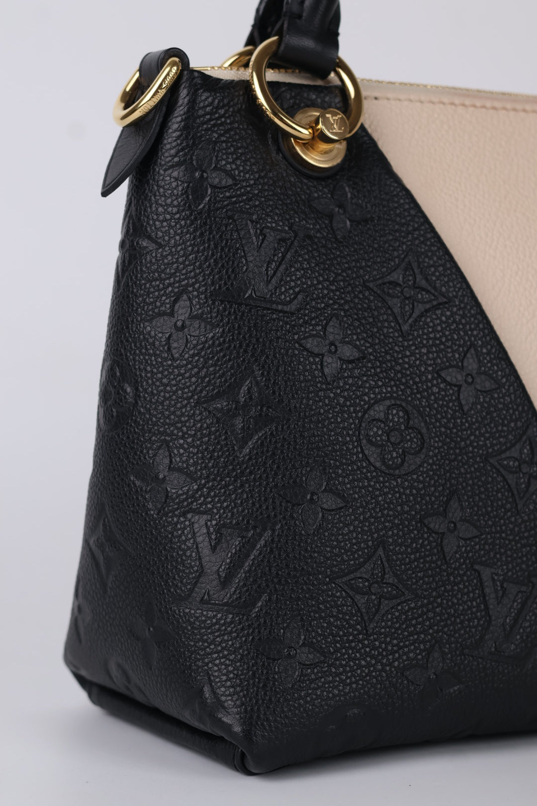 Louis Vuitton V Tote BB Empreinte