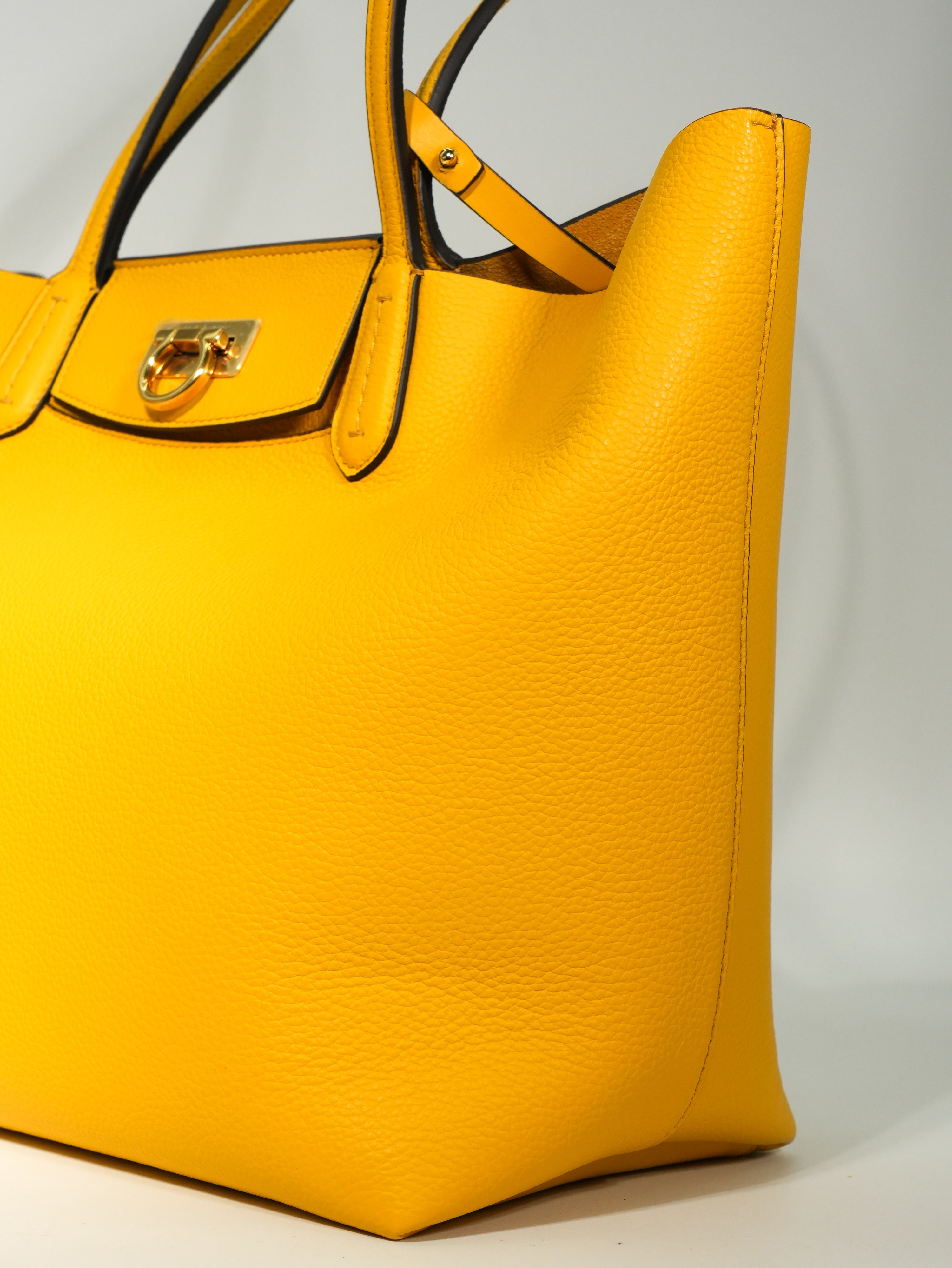 Ferragamo Gancini Tote in Pelle