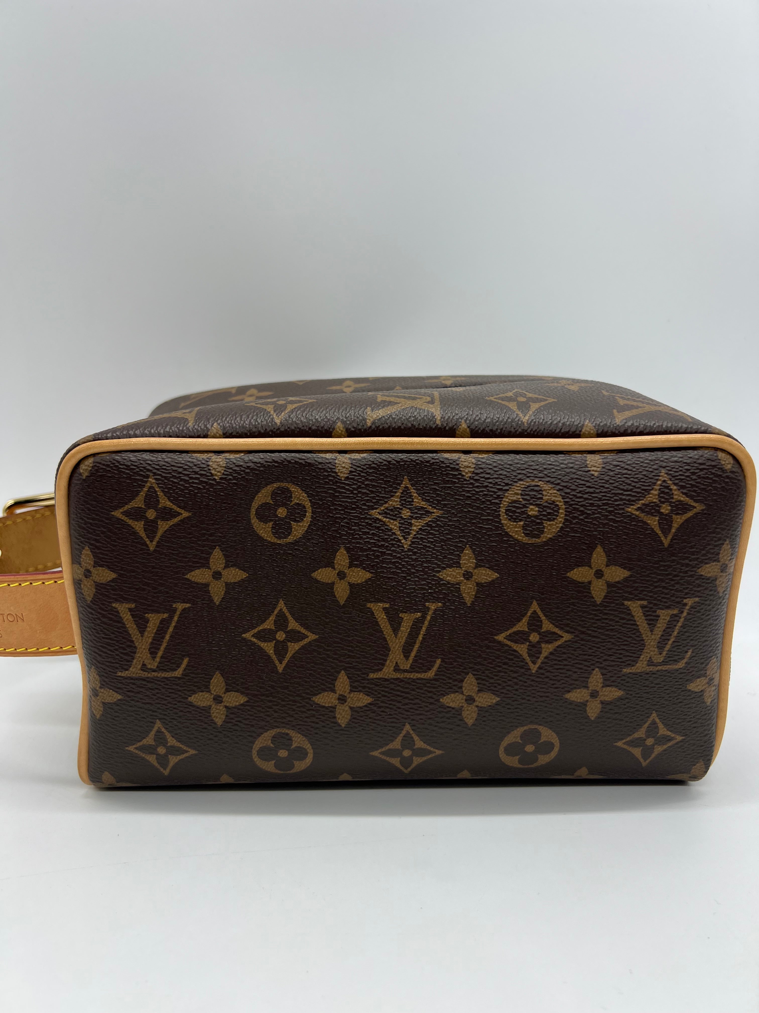 Louis Vuitton Trousse Toilette Locker Dopp Kit