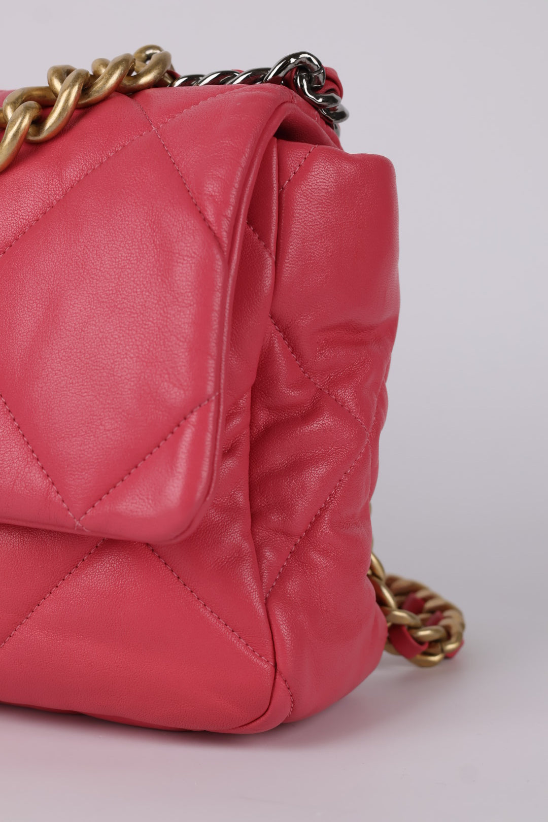 Chanel 19 Media in Pelle d’Agnello