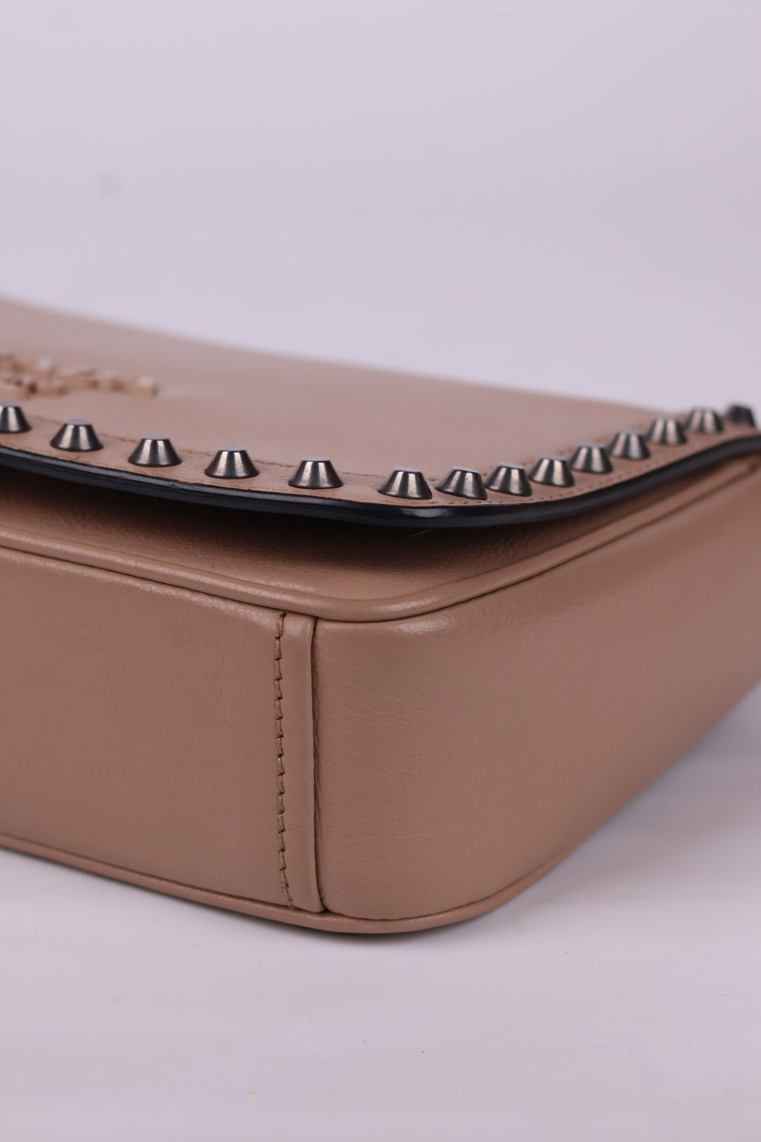 Prada Pattina Borchie in Pelle