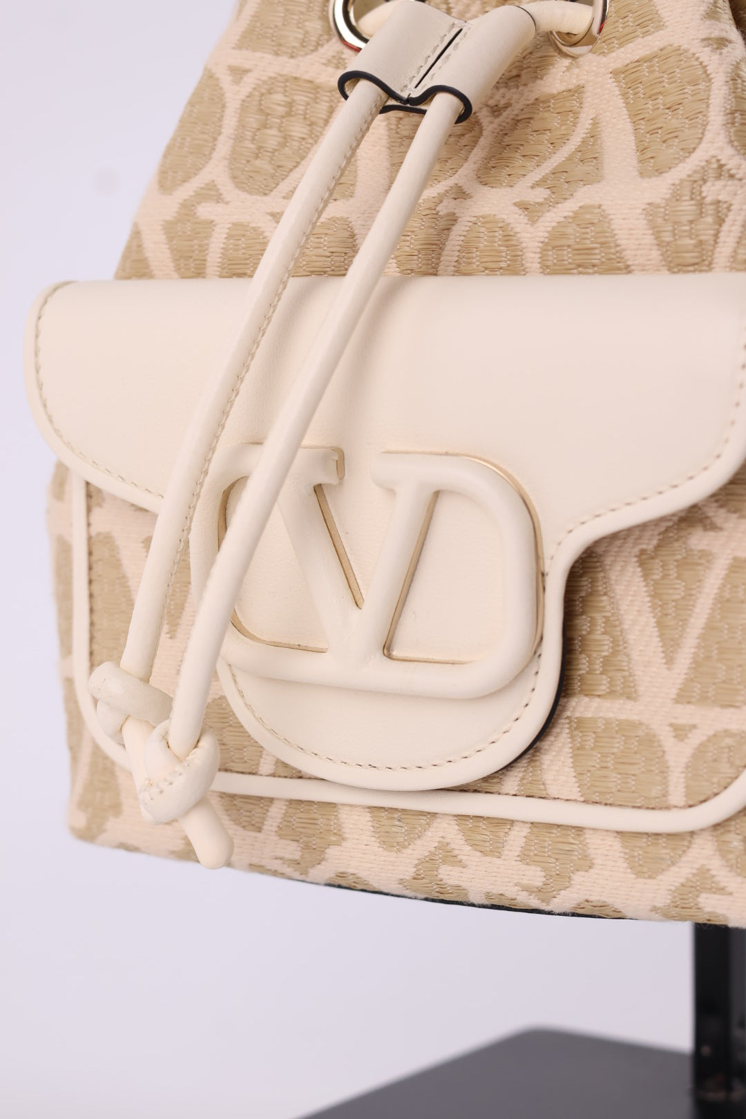 Valentino Bucket Locò Iconographe
