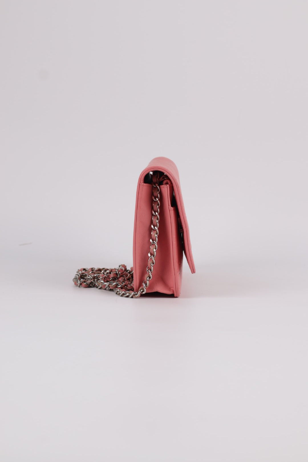 Chanel Woc Camelia in Pelle