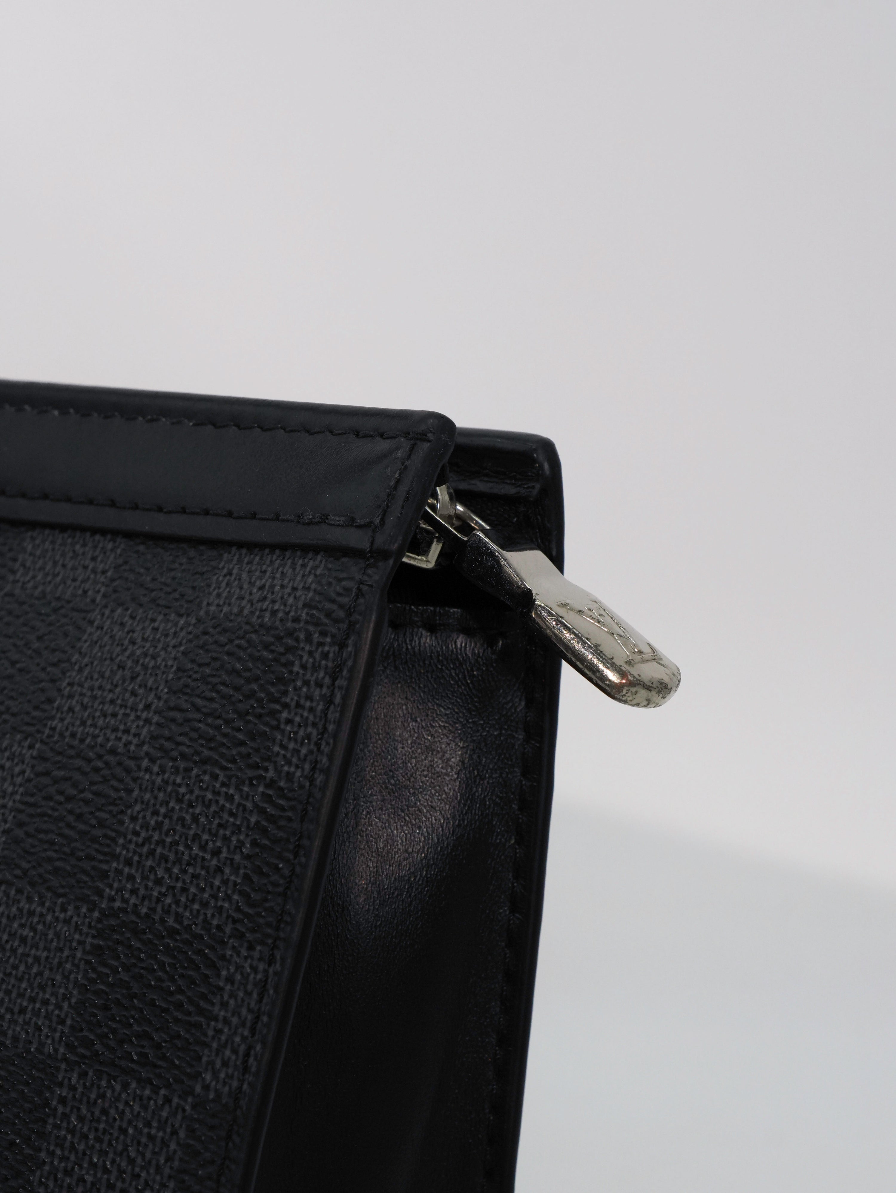 Louis Vuitton Pochette Toilette Damier Graphite