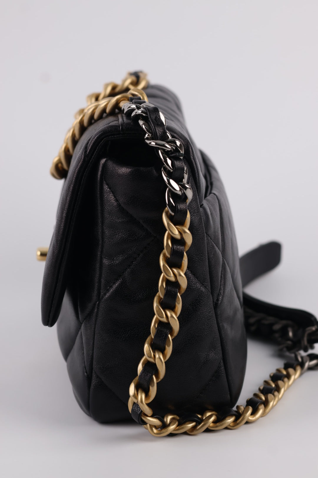Chanel 19 in Pelle